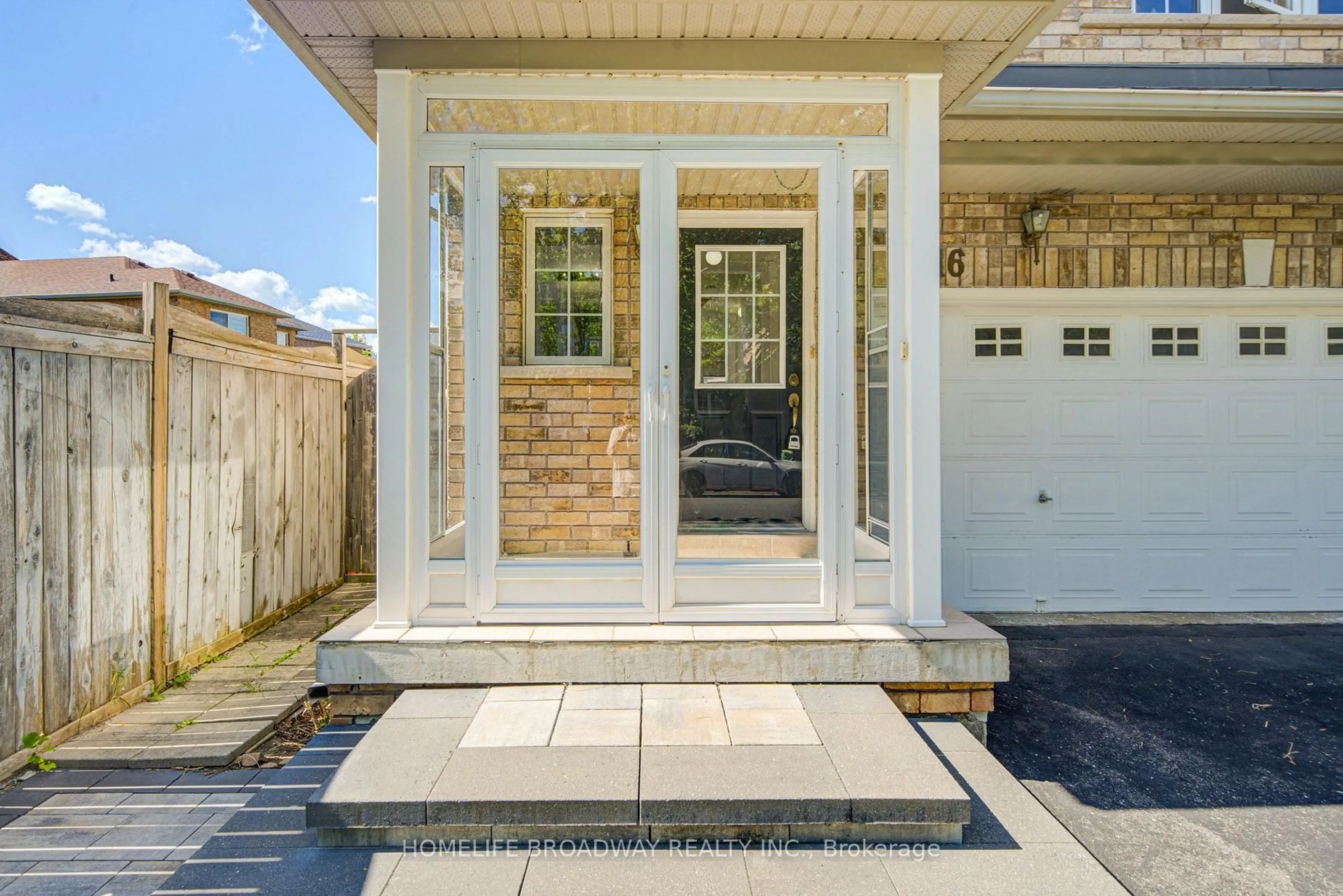 Indoor entryway for 16 Raymond Bartlett Ave, Markham Ontario L3R 5H7