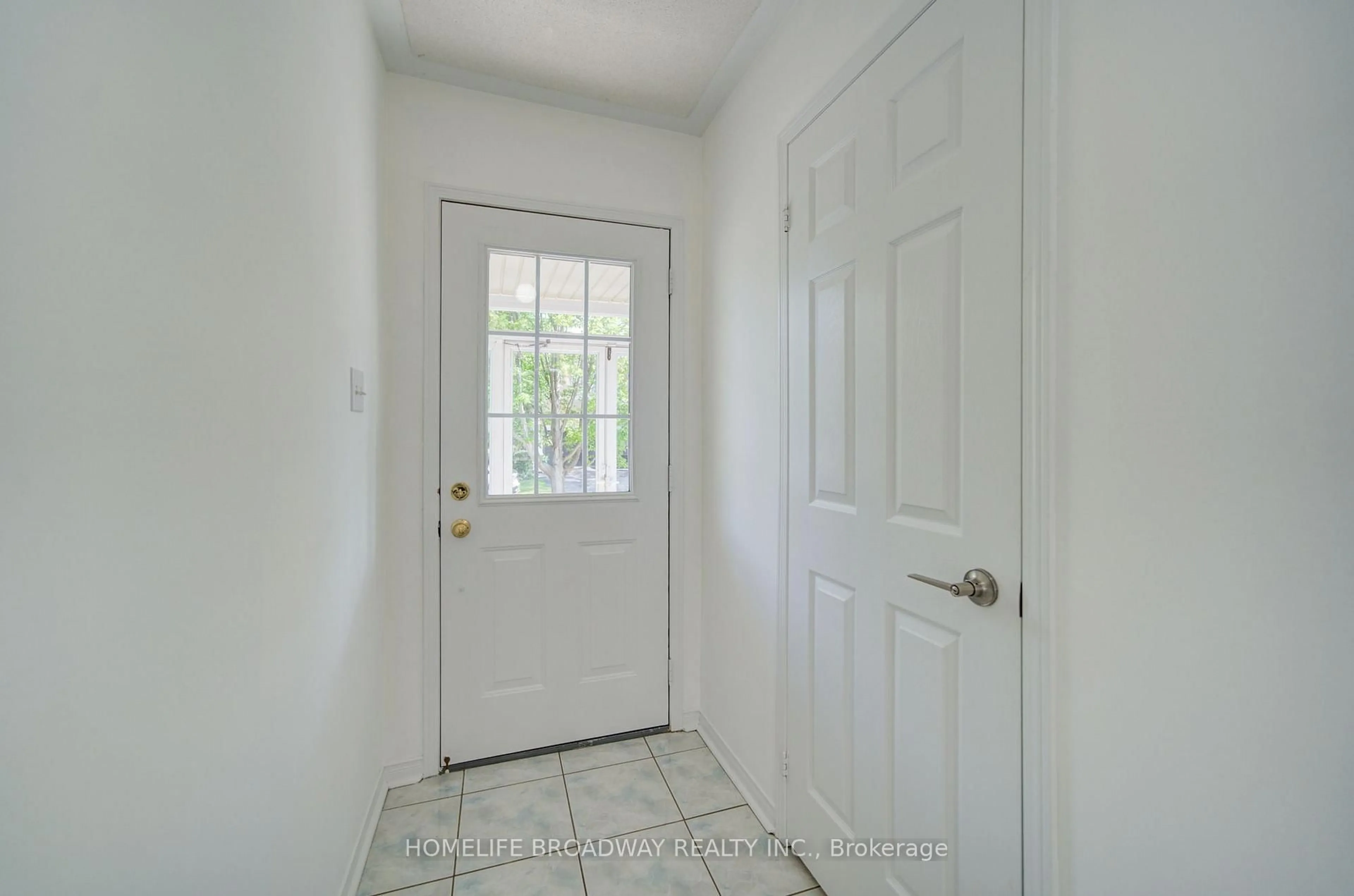 Indoor entryway for 16 Raymond Bartlett Ave, Markham Ontario L3R 5H7