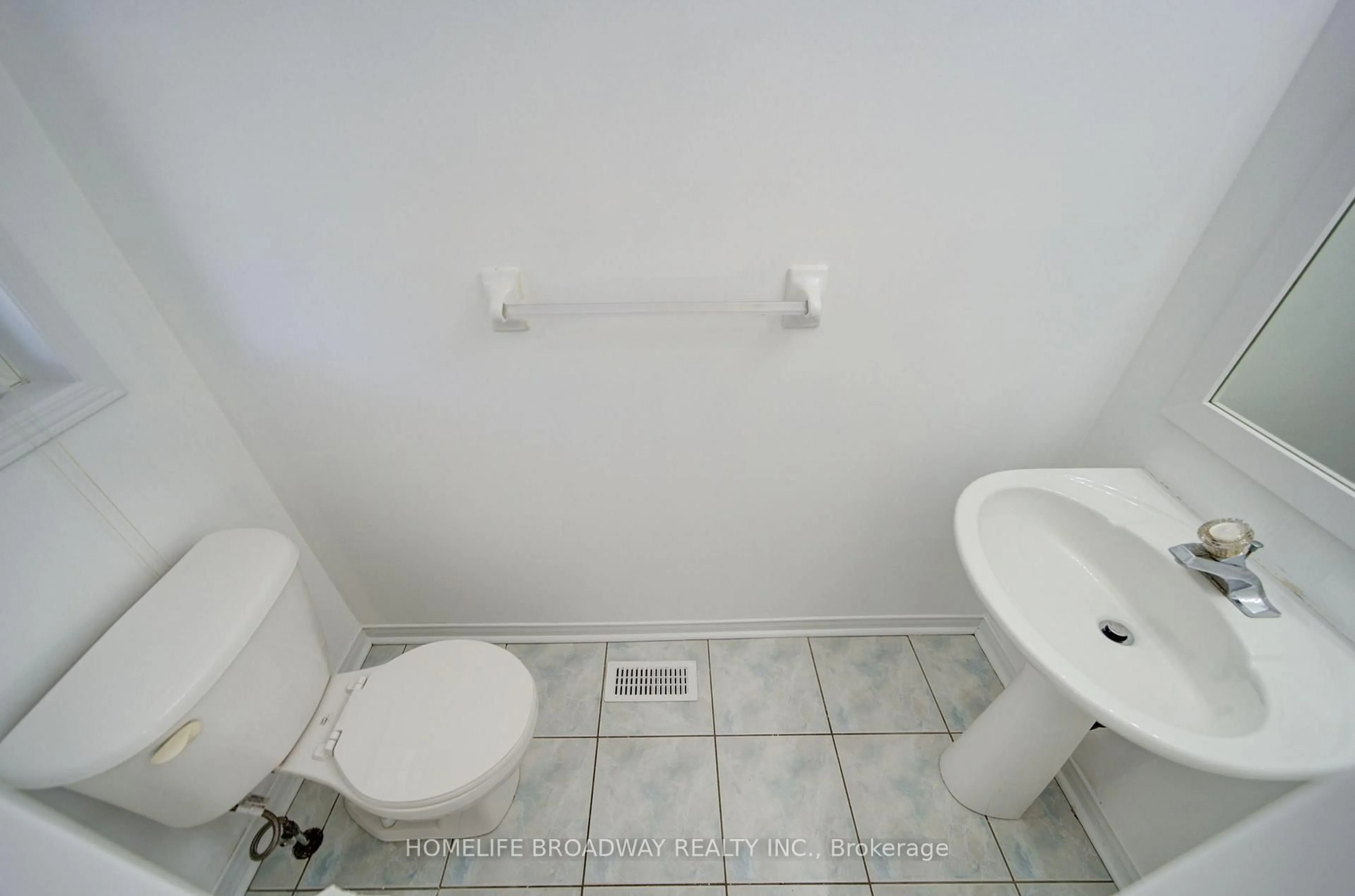 Standard bathroom, unknown for 16 Raymond Bartlett Ave, Markham Ontario L3R 5H7
