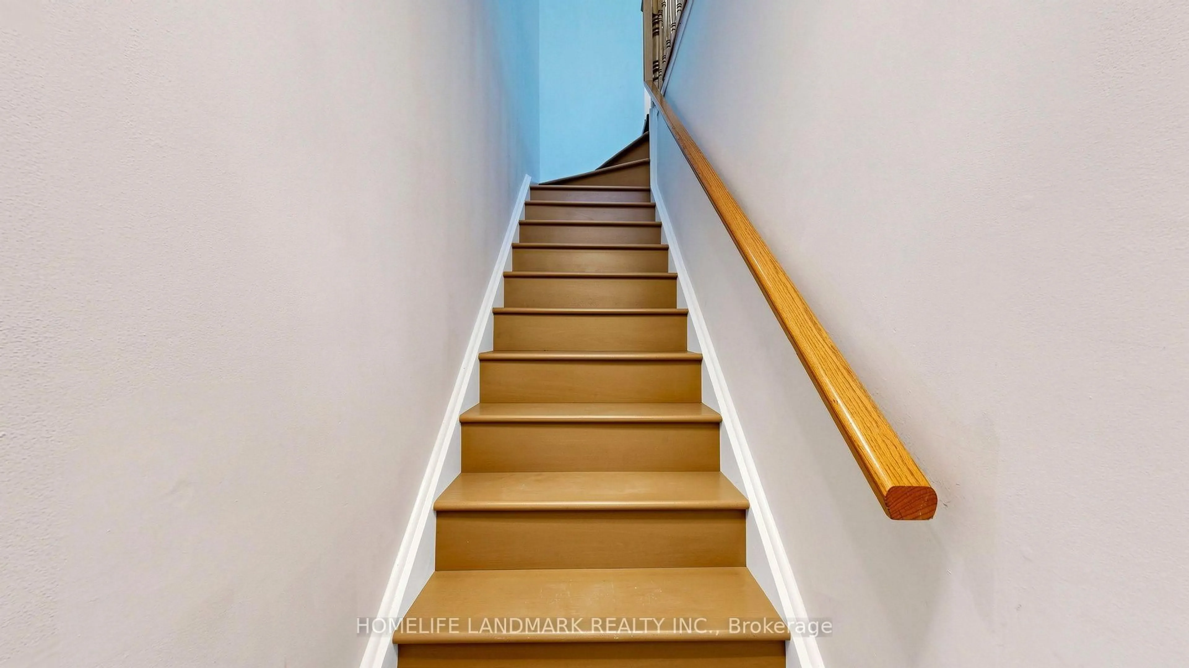 Stairs for 75 Weldrick Rd #318, Richmond Hill Ontario L4C 0H9