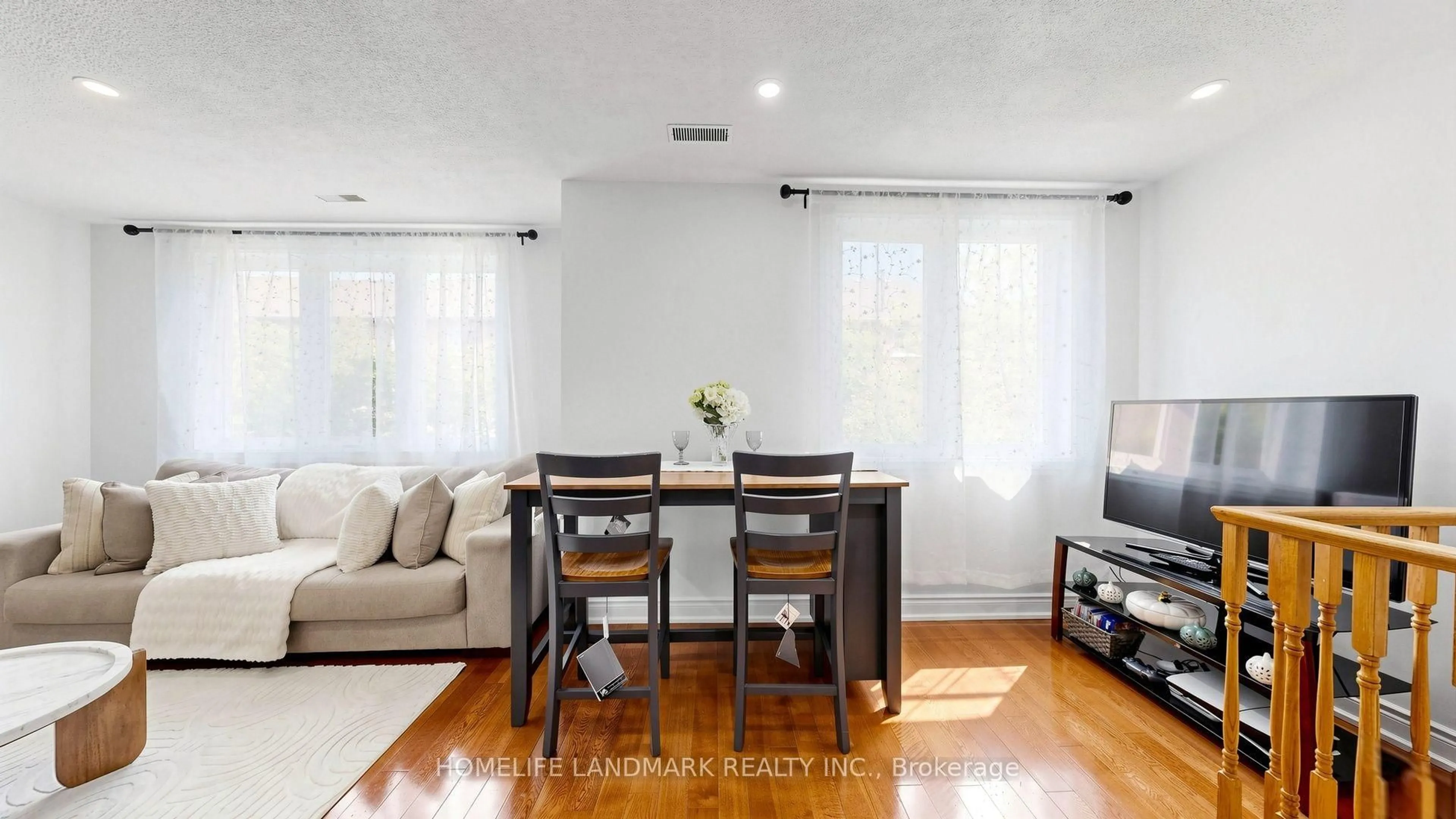 Dining room, wood/laminate floor for 75 Weldrick Rd #318, Richmond Hill Ontario L4C 0H9