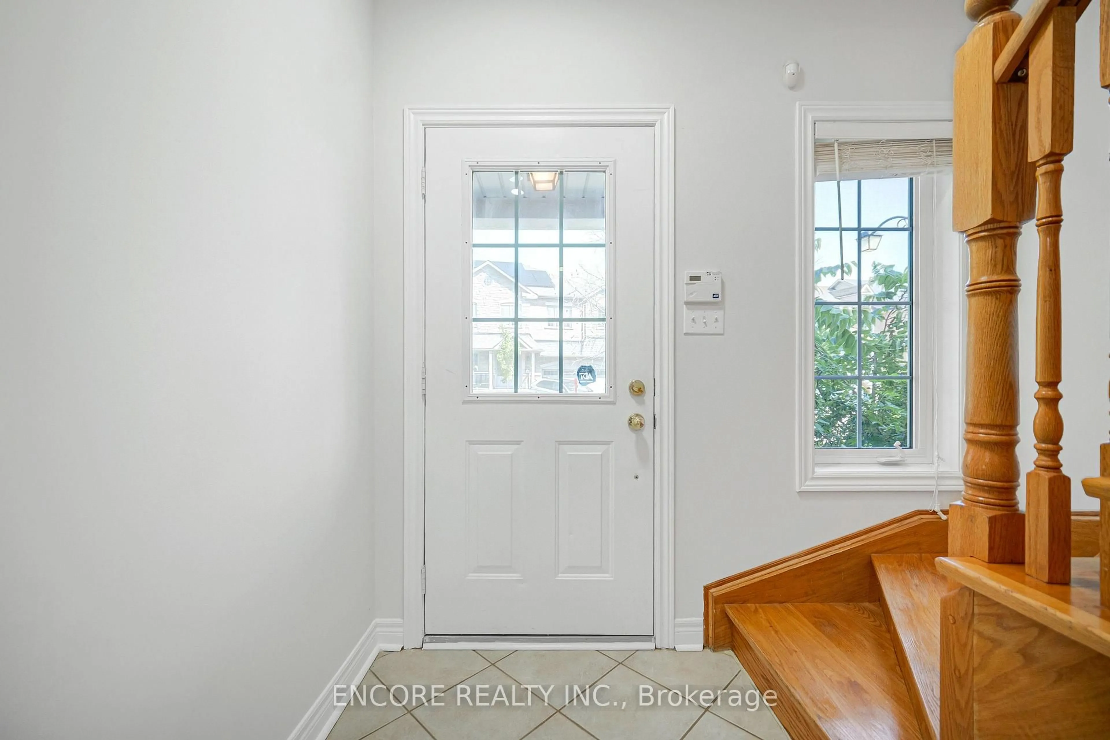 Indoor entryway for 34 John Gary Dr, Markham Ontario L3R 5E7