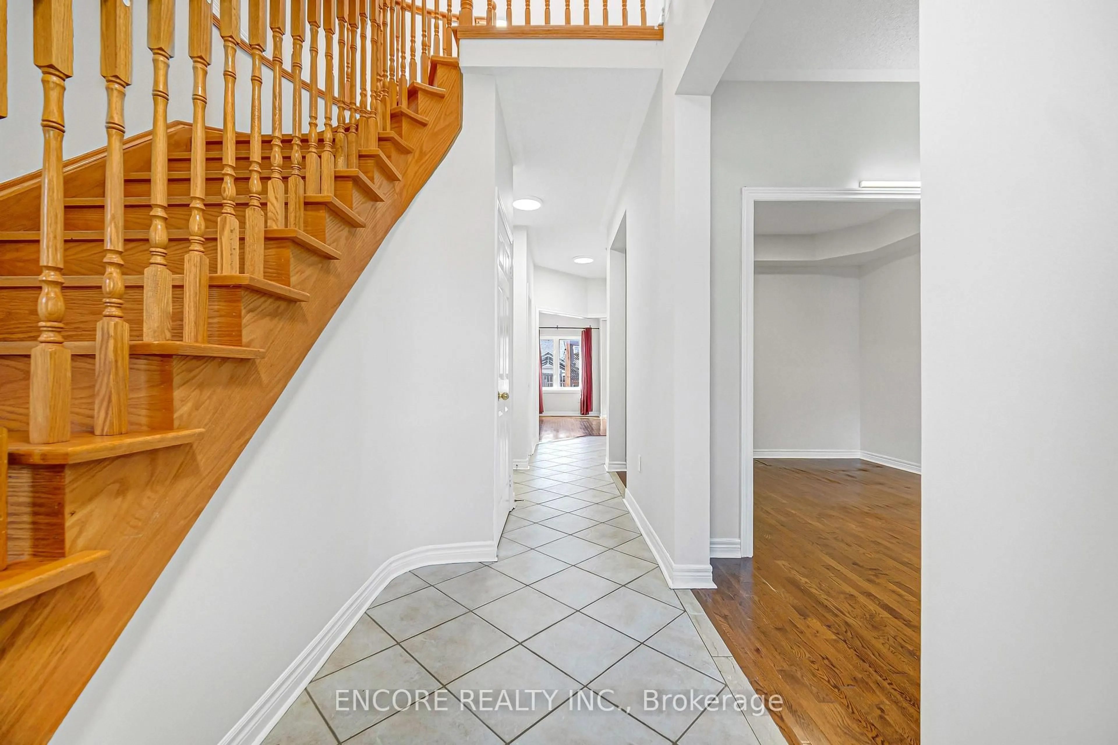 Indoor foyer for 34 John Gary Dr, Markham Ontario L3R 5E7