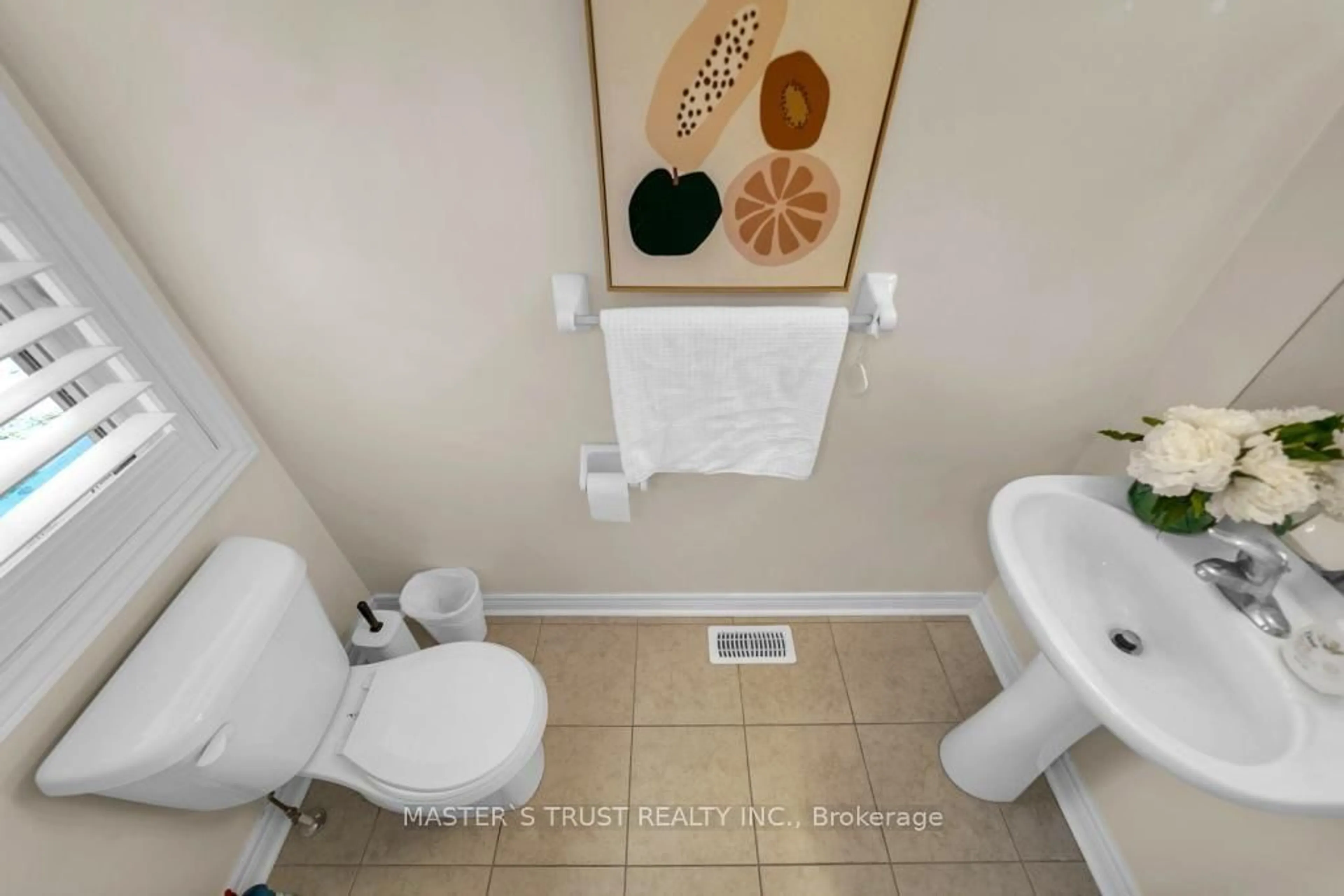 Standard bathroom, ceramic/tile floor for 114 Herefordshire Cres, East Gwillimbury Ontario L9N 0B4