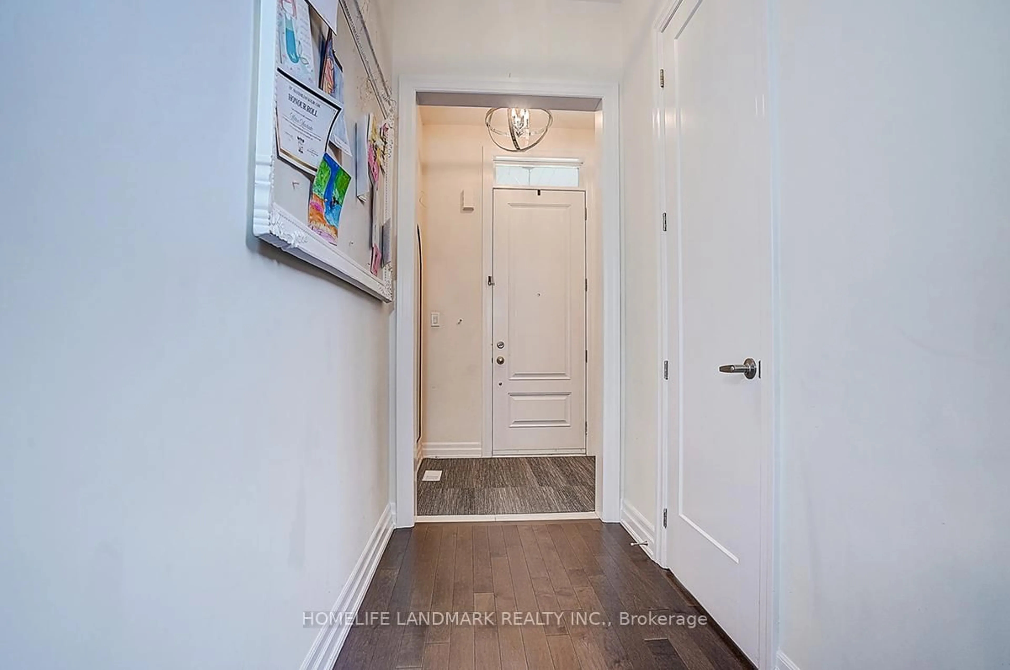 Indoor entryway for 56 Botelho Circ, Aurora Ontario L4G 3X2