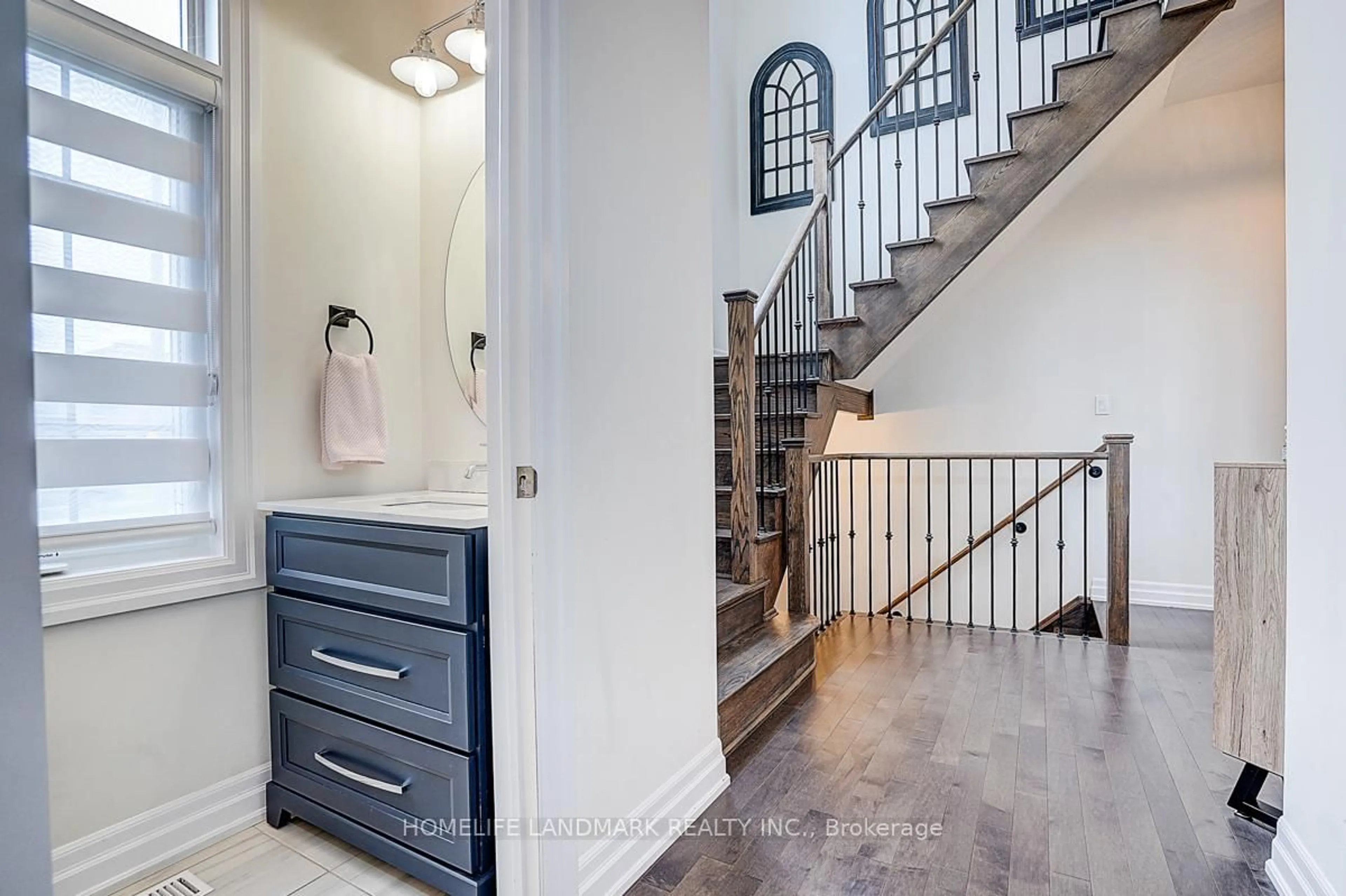 Indoor entryway for 56 Botelho Circ, Aurora Ontario L4G 3X2