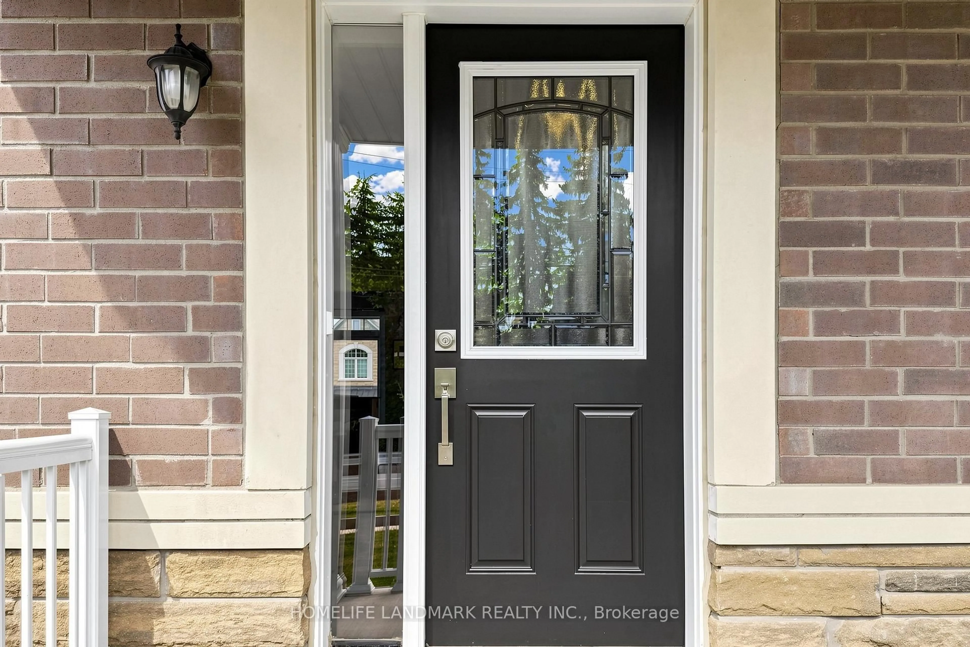 Indoor entryway for 53 Seguin St, Richmond Hill Ontario L4E 1H9