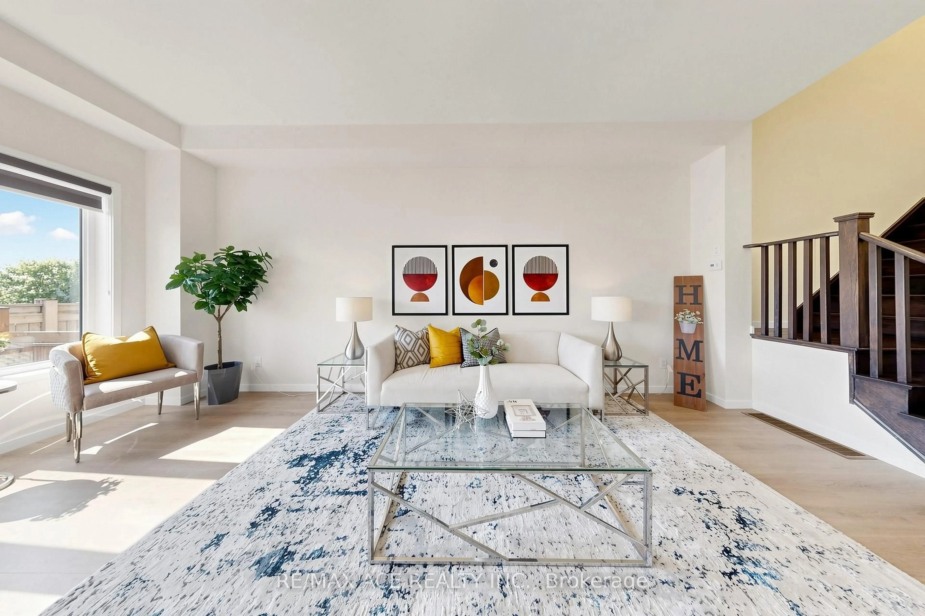 Living room with furniture, unknown for 368 Elyse Crt, Aurora Ontario L4G 2C9