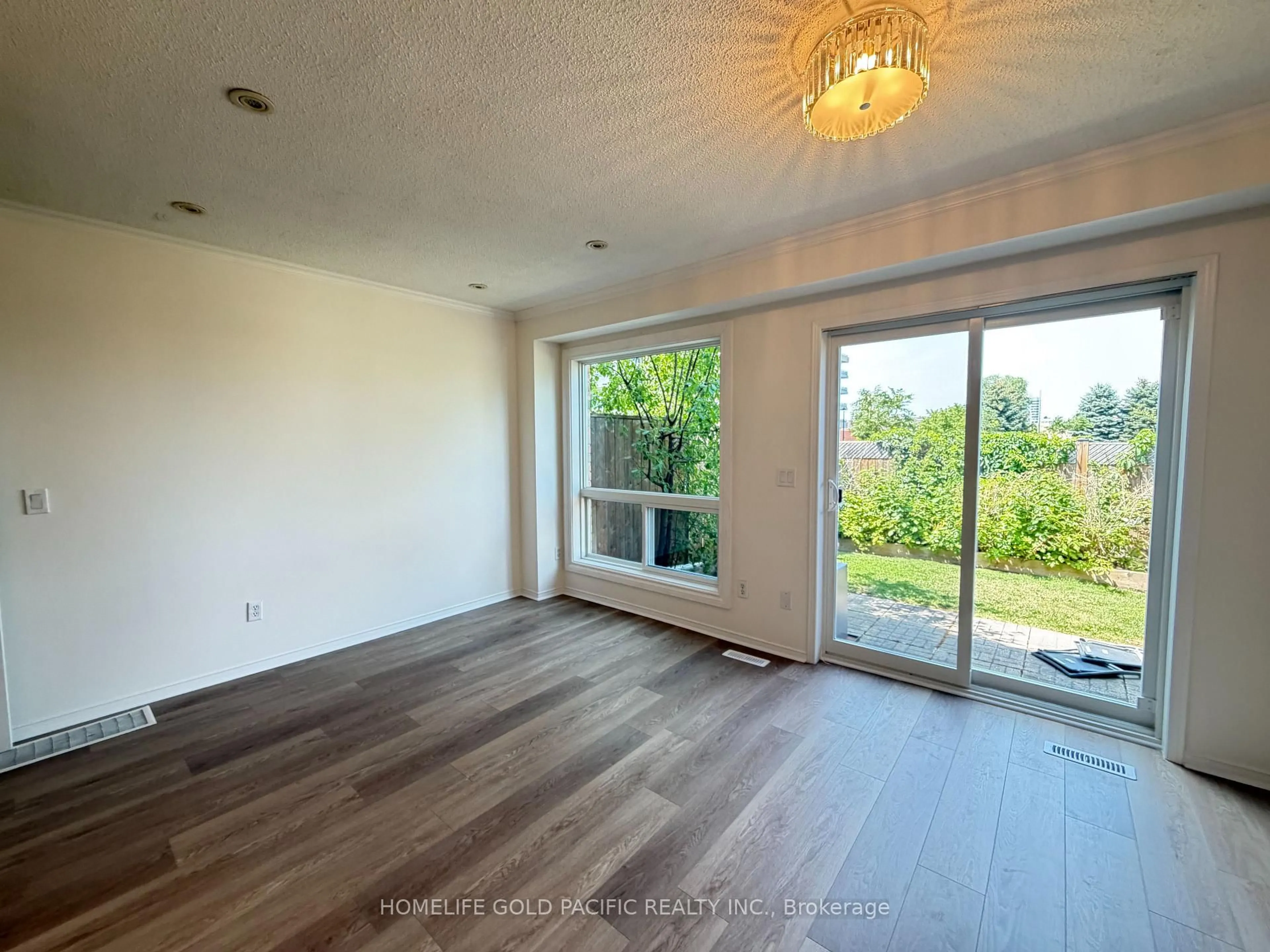 A pic of a room for 81 Northern Heights Dr #4A, Richmond Hill Ontario L4B 4C9