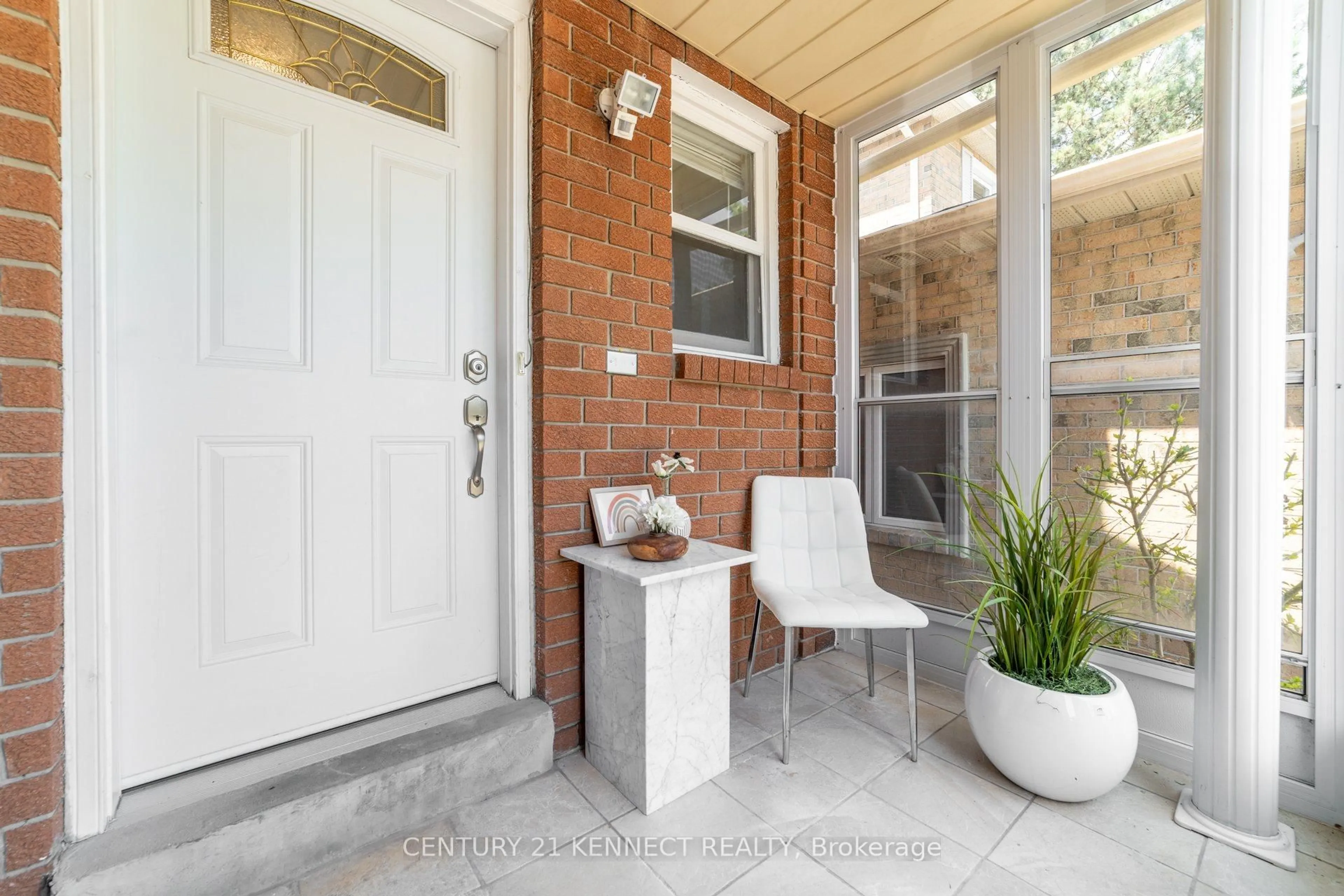 Indoor entryway for 470 Brownridge Dr, Vaughan Ontario L4J 5Z9
