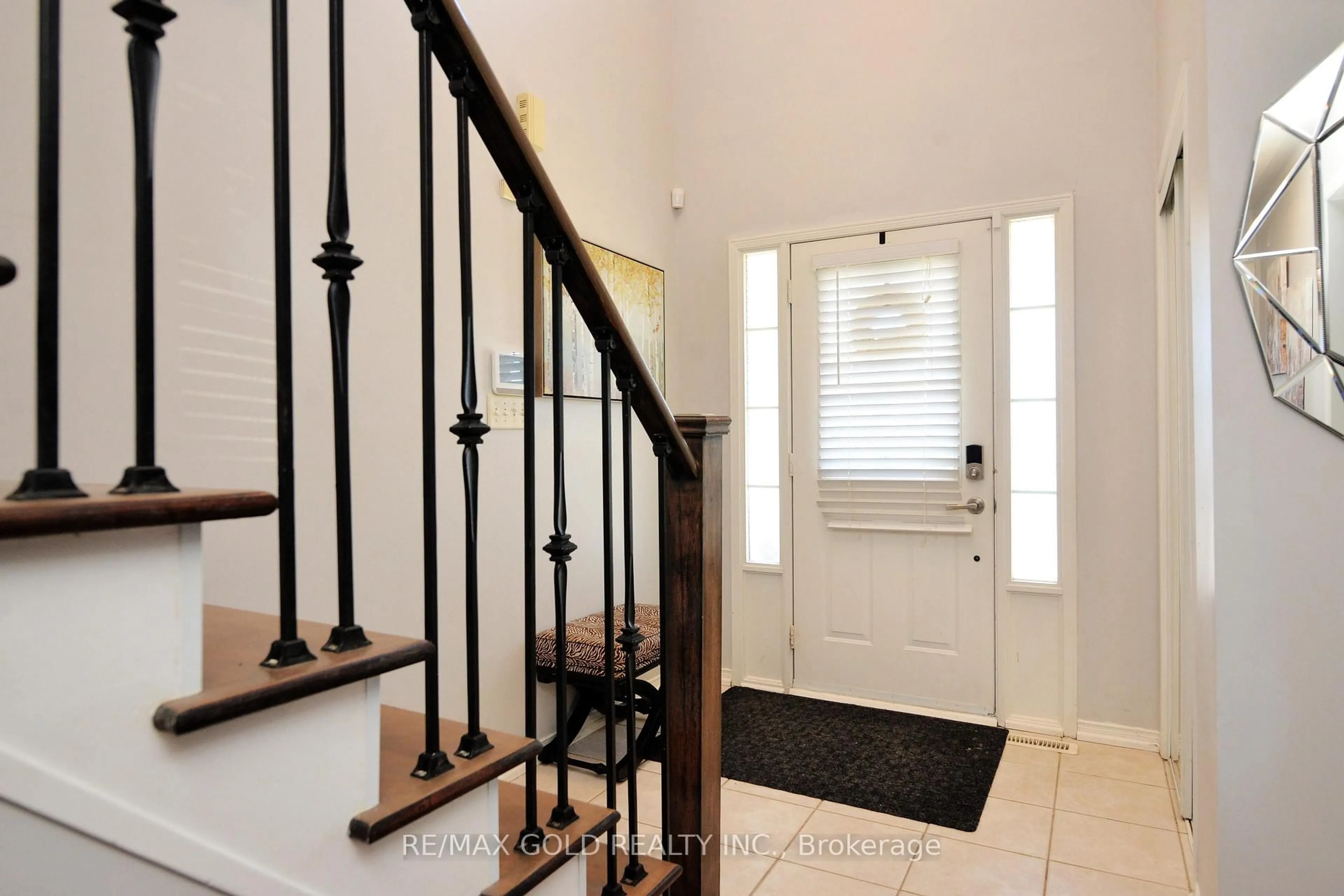 Indoor entryway for 1199 Andrade Lane, Innisfil Ontario L9S 4X6