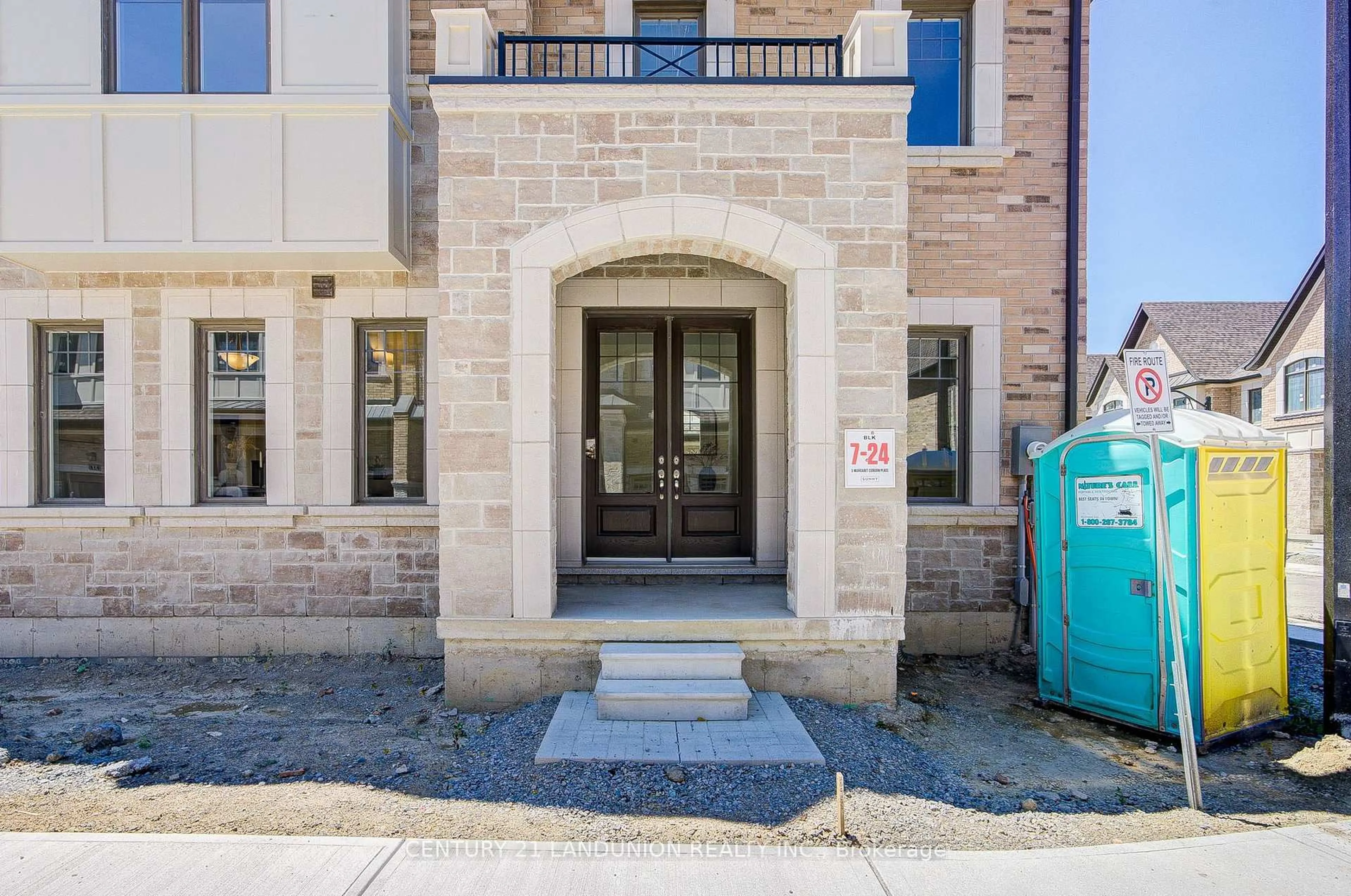 Indoor entryway for 66 Main St #Lot 24, King Ontario L0G 1T0