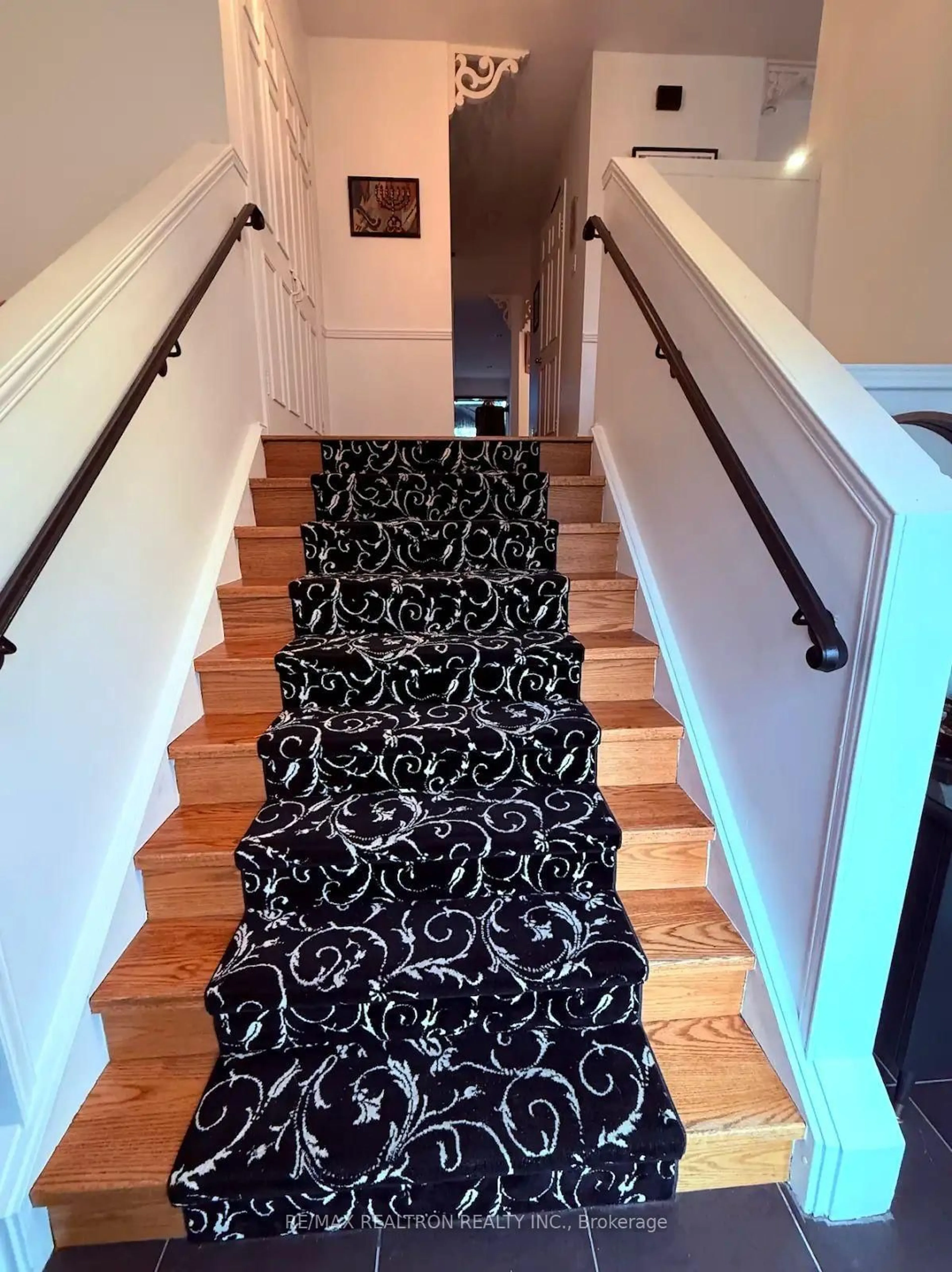 Unknown for 44 Roxborough Lane, Vaughan Ontario L4J 4T1