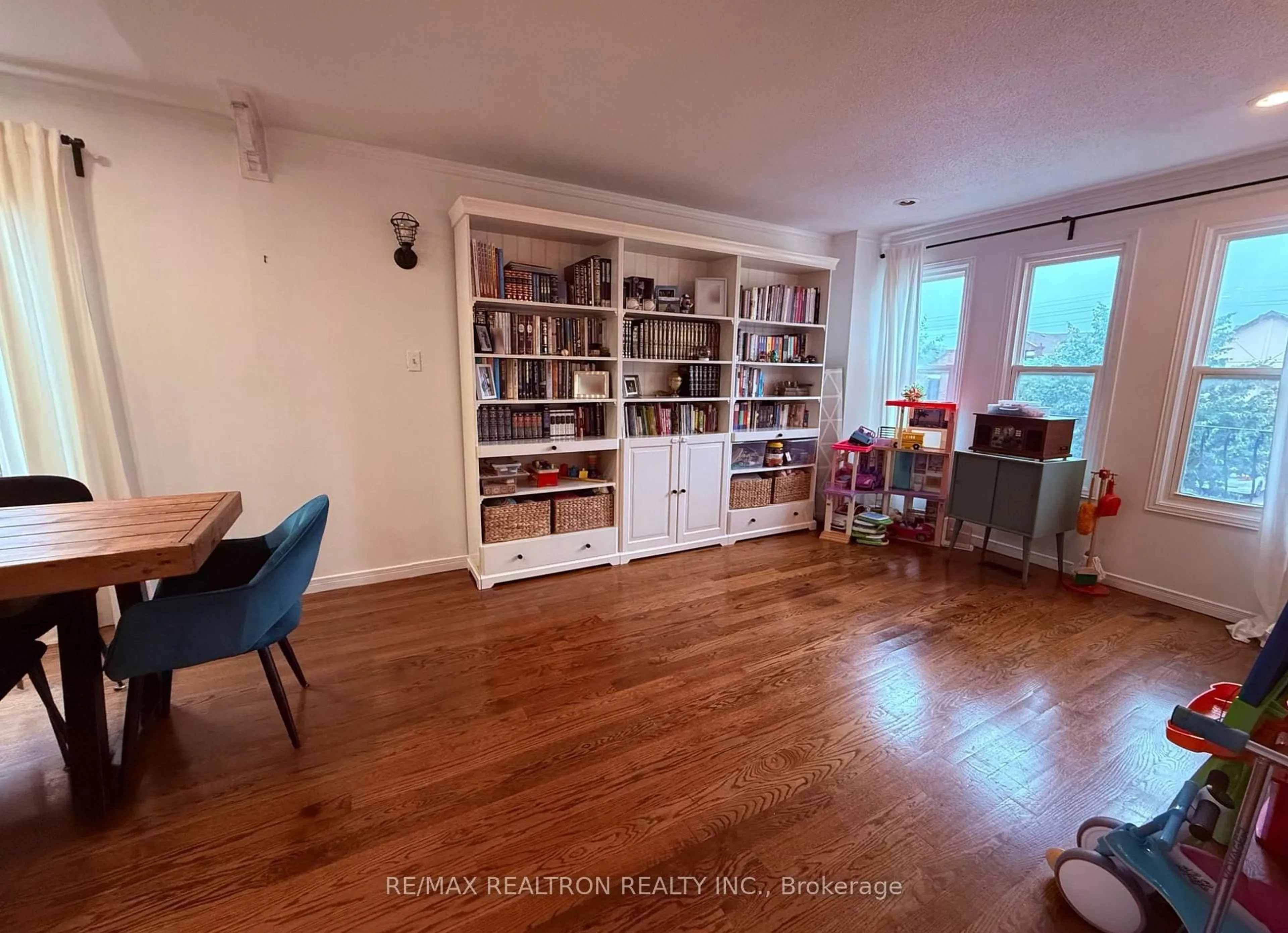 A pic of a room for 44 Roxborough Lane, Vaughan Ontario L4J 4T1