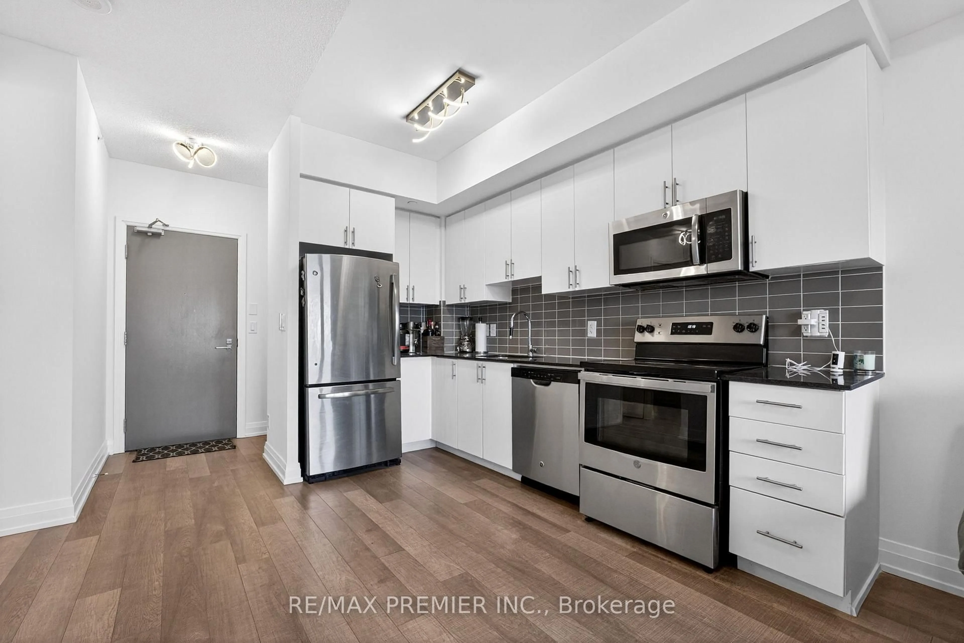 Standard kitchen, unknown for 7167 Yonge St #608, Markham Ontario L3T 0E1