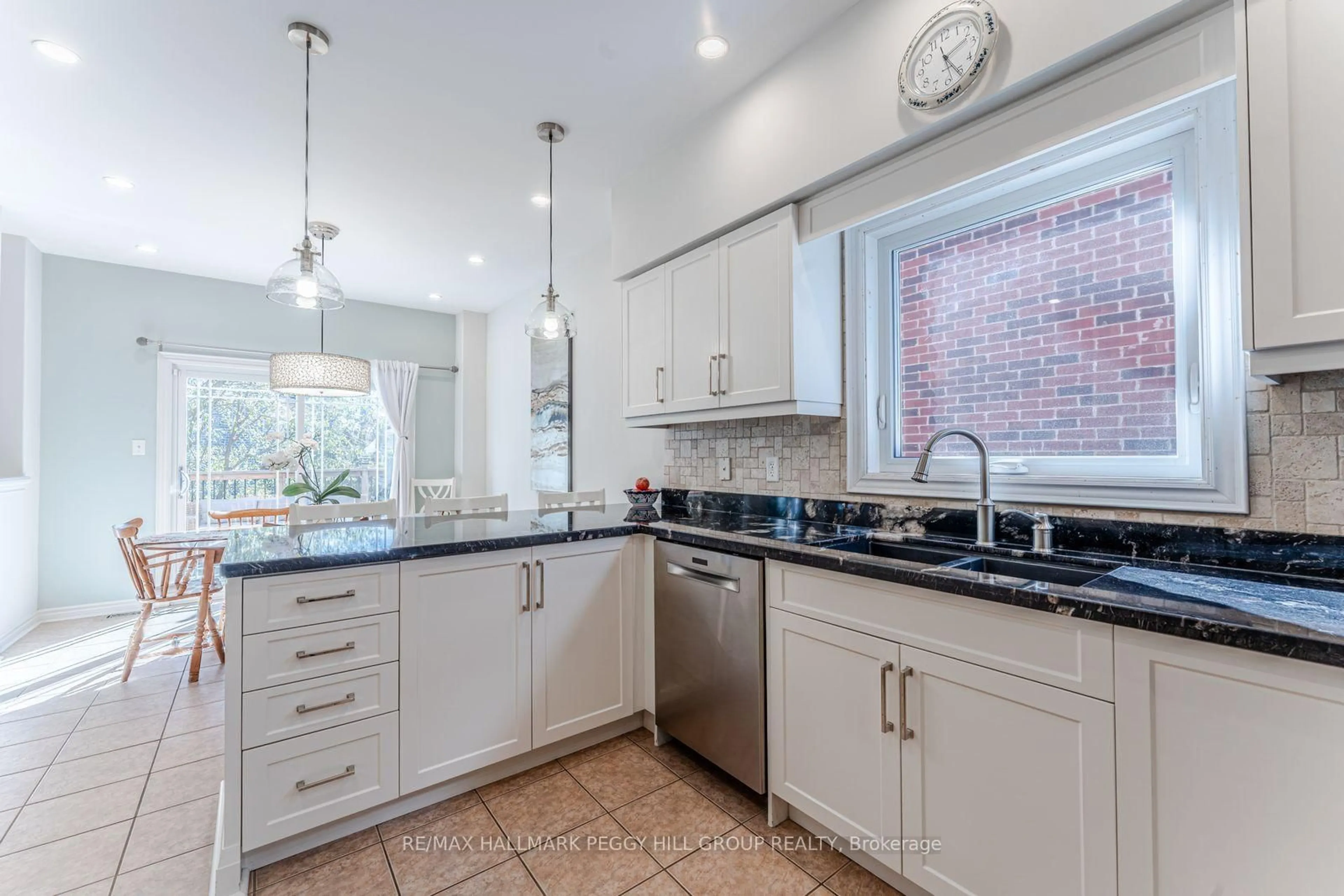 Open concept kitchen, ceramic/tile floor for 2070 Osbond Rd, Innisfil Ontario L9S 0A9