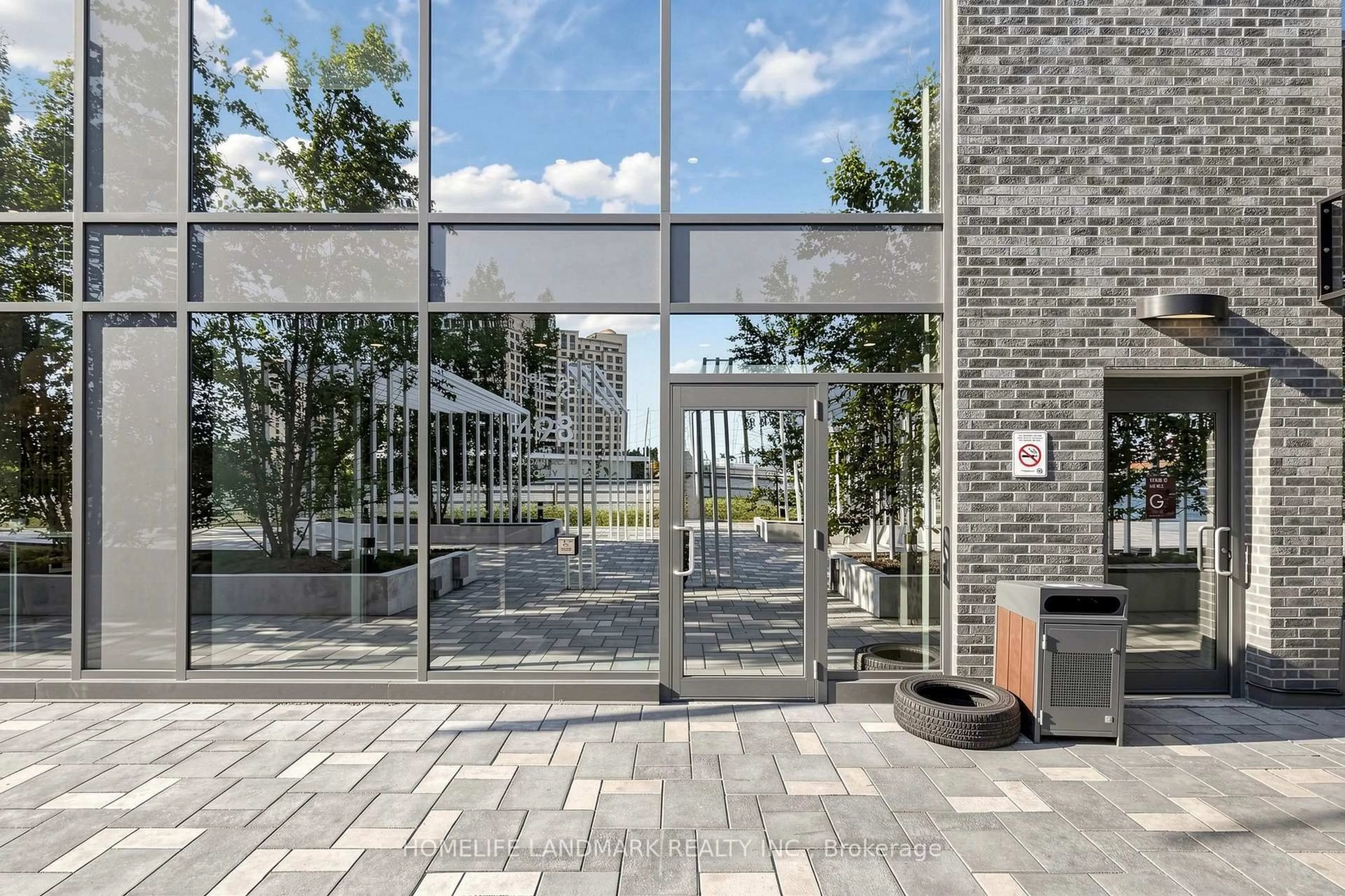 Indoor foyer for 498 Caldari Rd #1129, Vaughan Ontario L4K 0R5