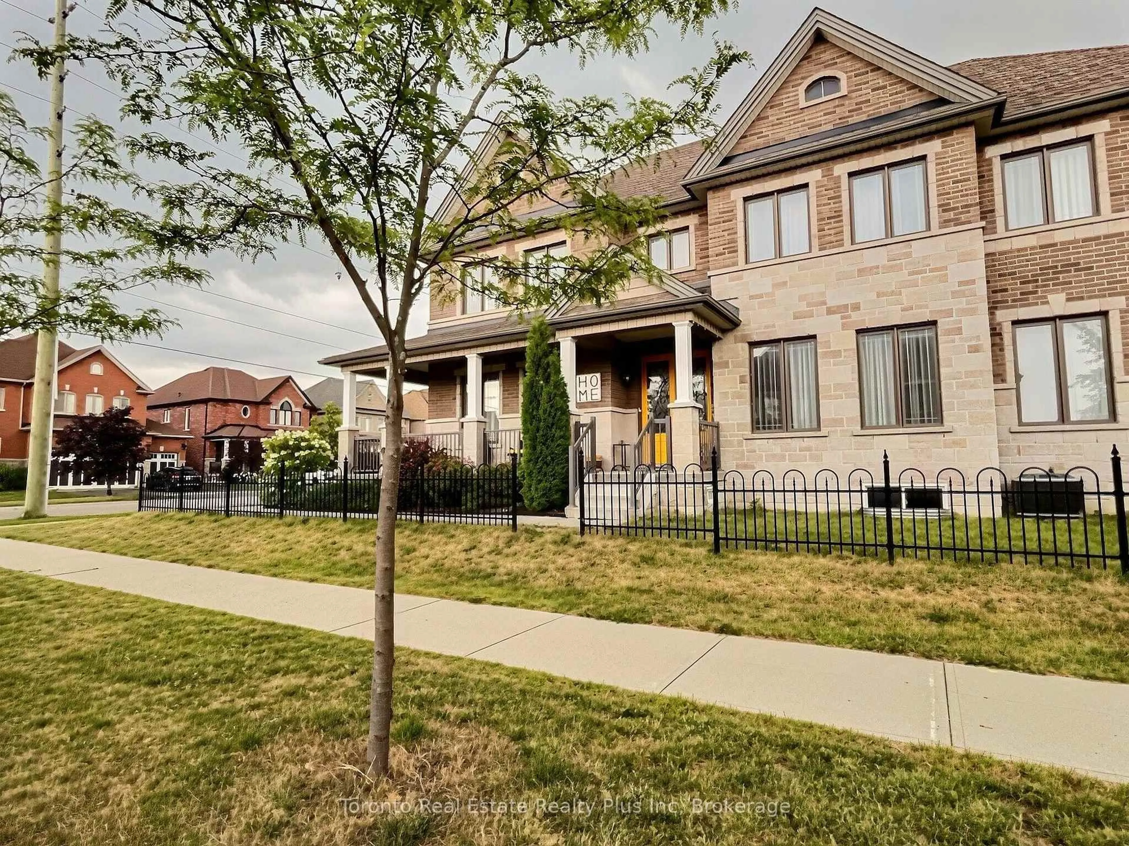 Home with brick exterior material, street for 214 Eighth Ave, New Tecumseth Ontario L9R 0H7