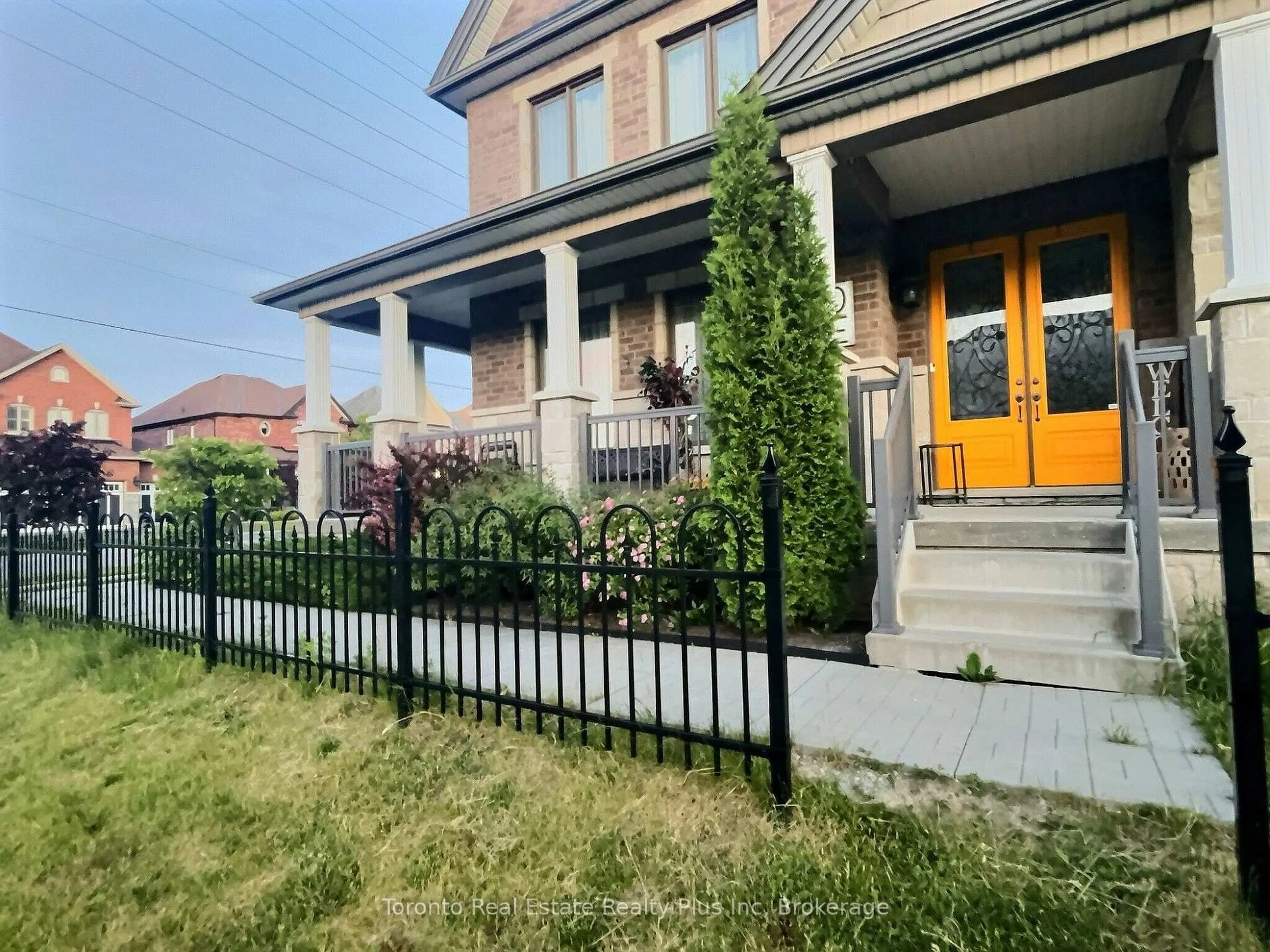 A pic from outside/outdoor area/front of a property/back of a property/a pic from drone, street for 214 Eighth Ave, New Tecumseth Ontario L9R 0H7