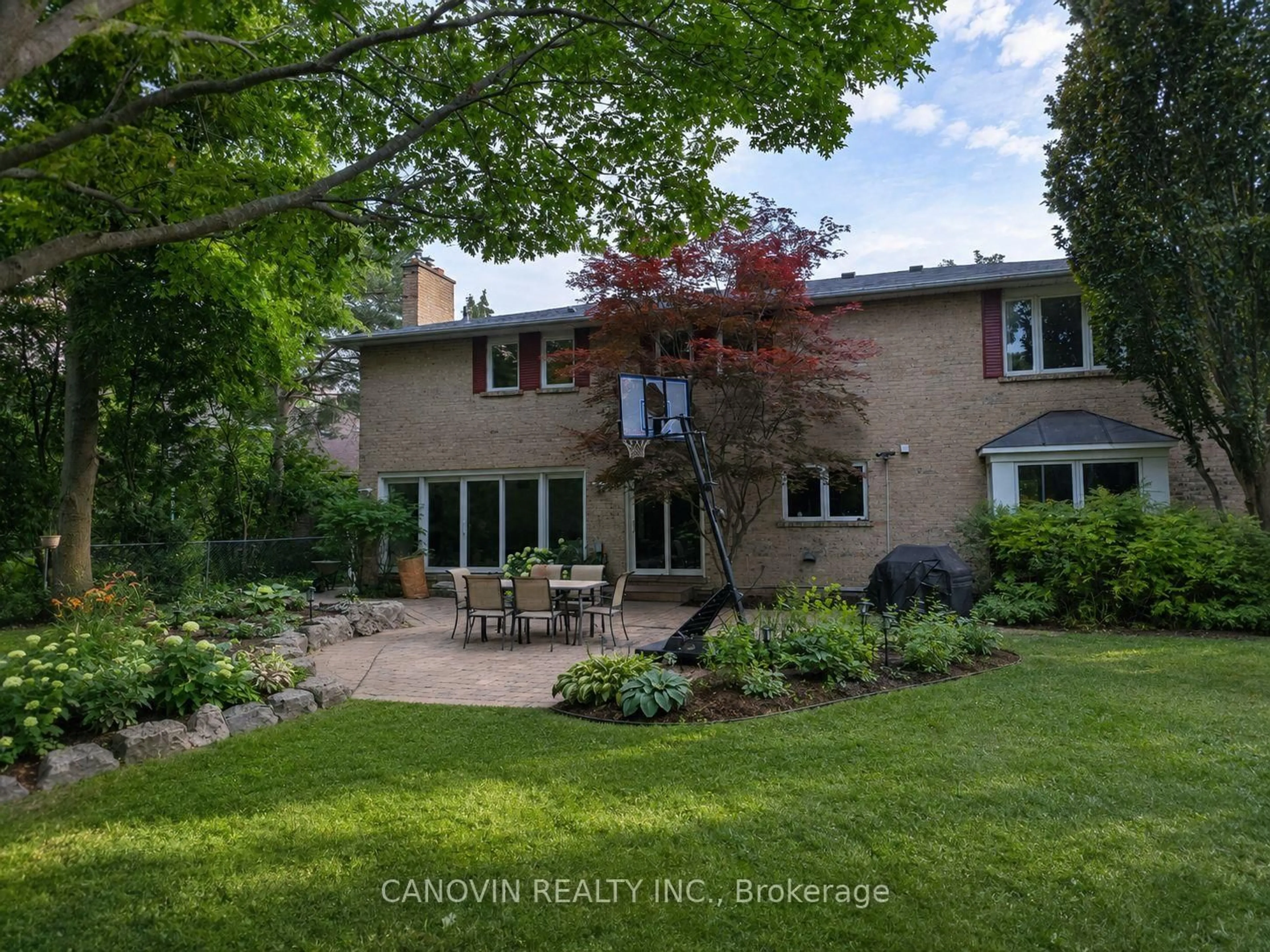 A pic from outside/outdoor area/front of a property/back of a property/a pic from drone, unknown for 183 St. Anthony's Crt, Richmond Hill Ontario L4C 4T4