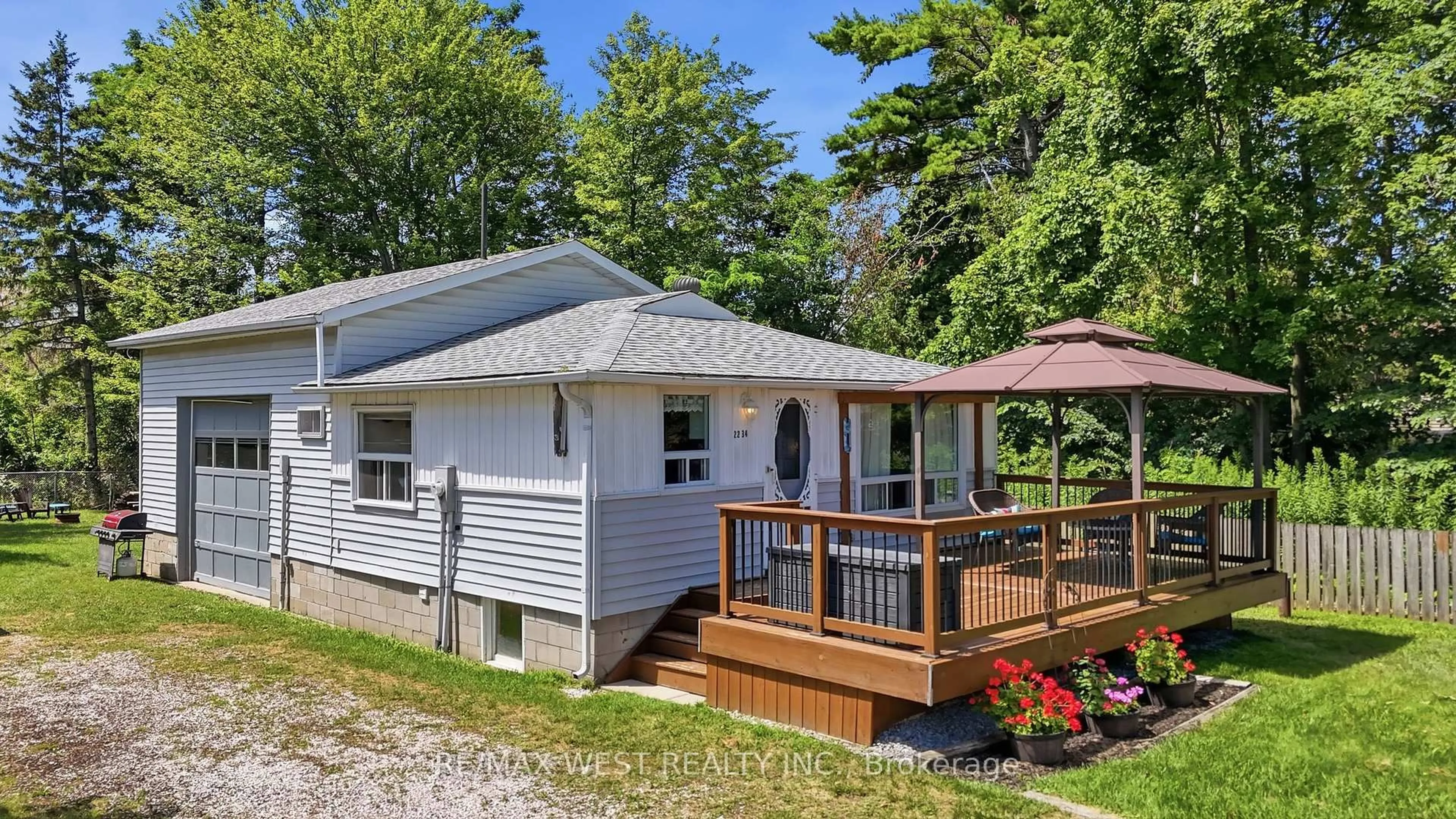 Home with vinyl exterior material, unknown for 2234 Crystal Beach Rd, Innisfil Ontario L9S 3W9