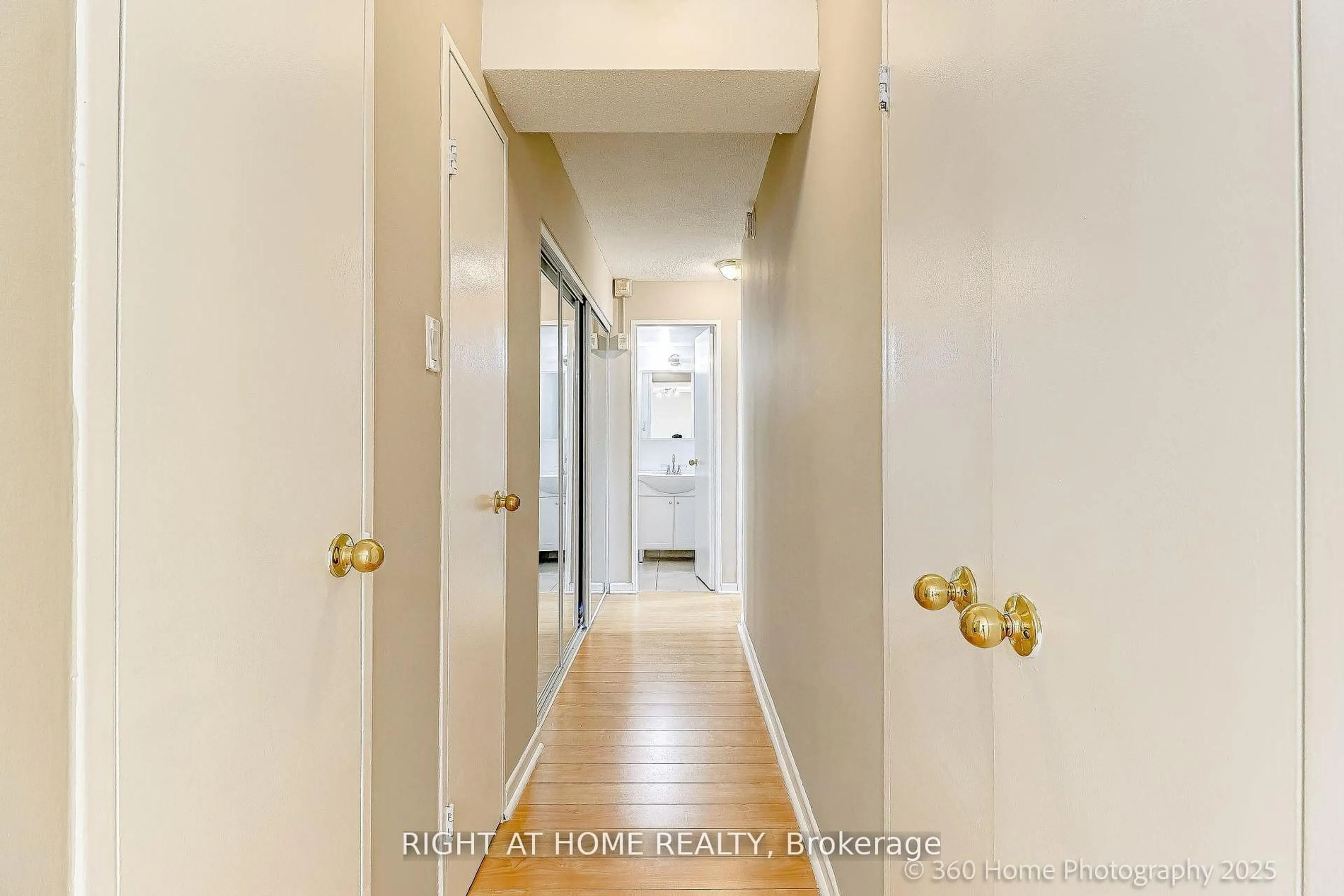 Indoor entryway for 1 Royal Orchard Blvd #1107, Markham Ontario L3T 3C2