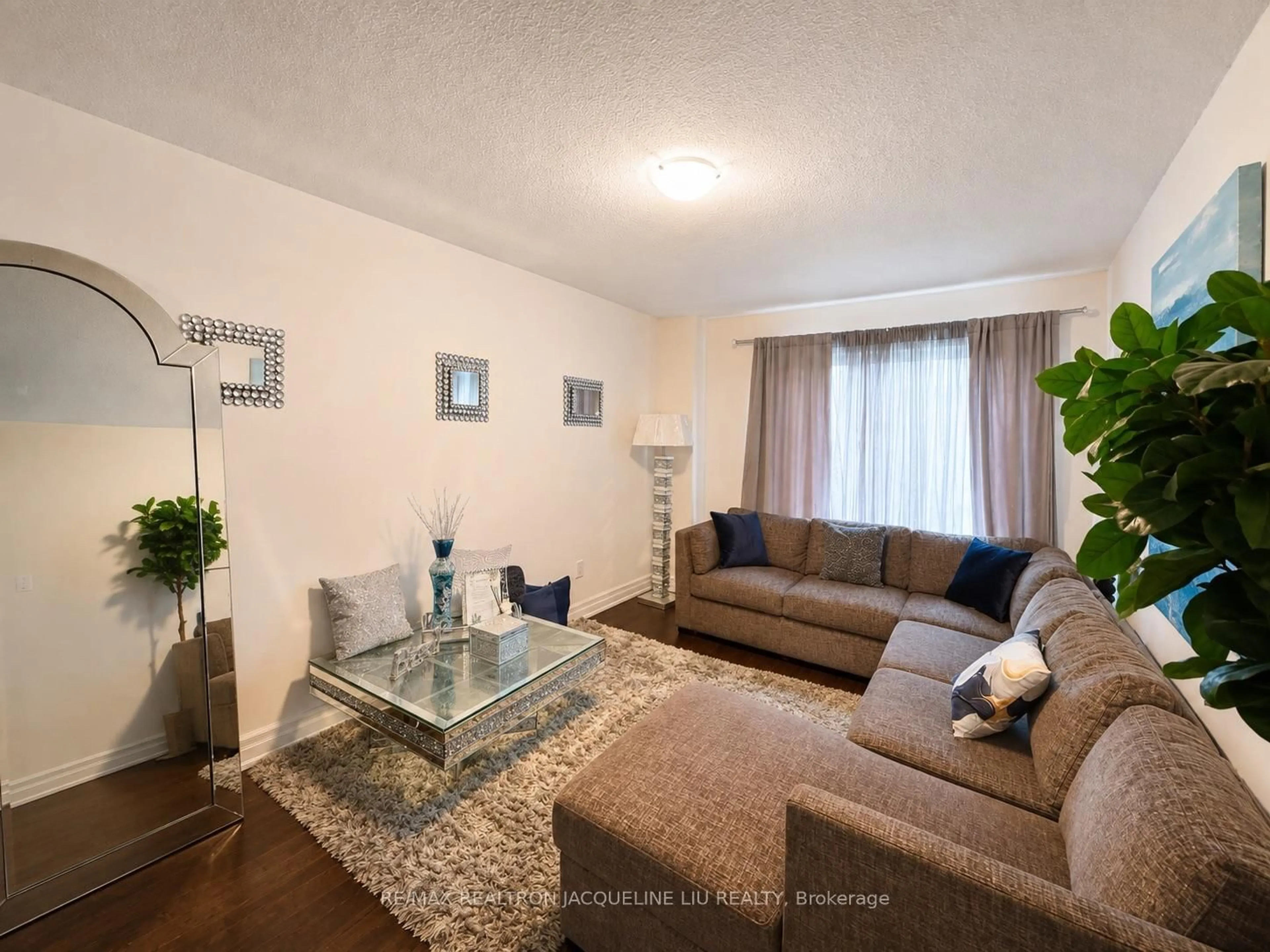 Living room with furniture, unknown for 64 Allure St, Newmarket Ontario L3X 0L1