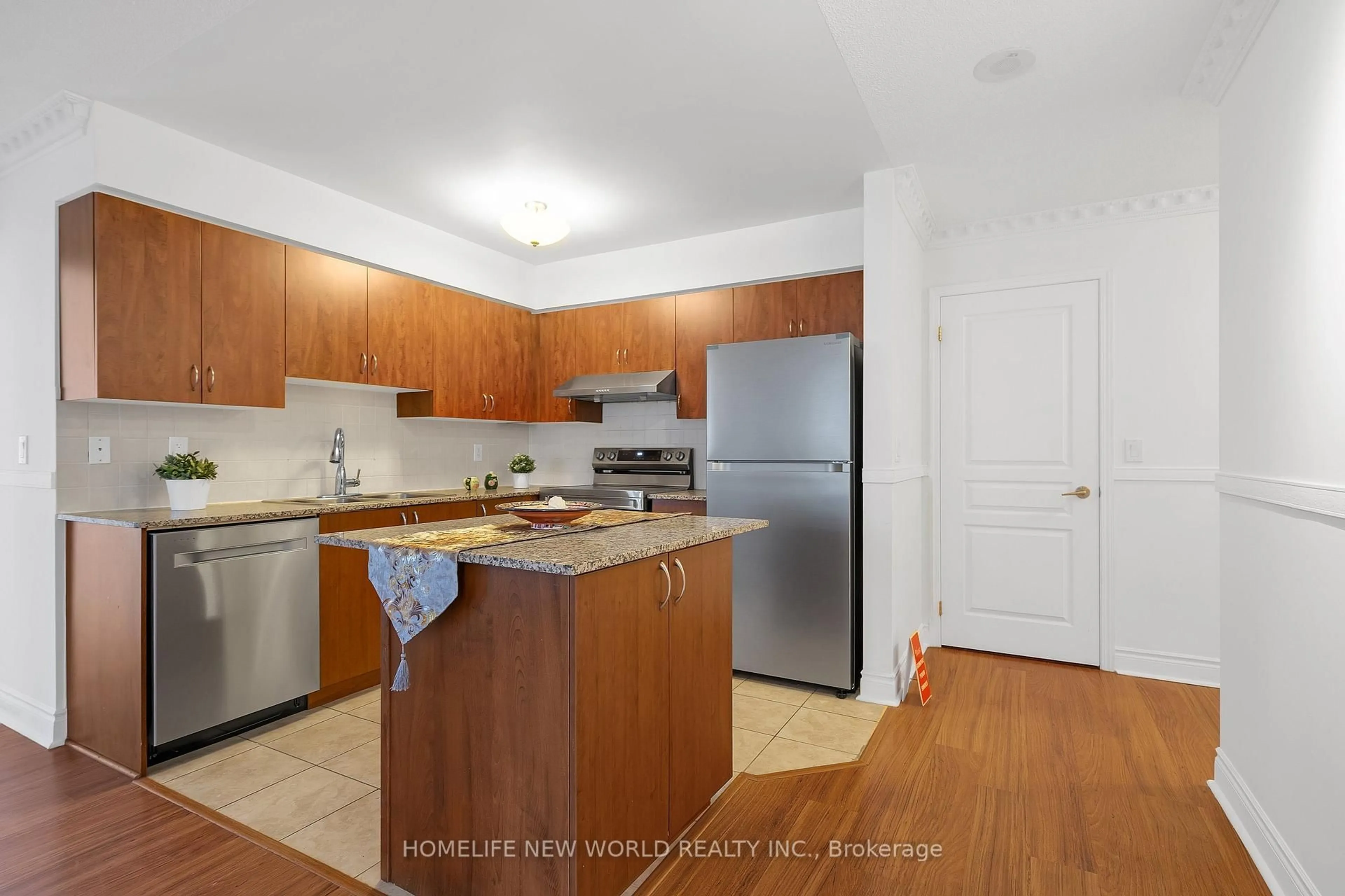 Standard kitchen, unknown for 55 South Town Centre Blvd #912, Markham Ontario L6G 0B1
