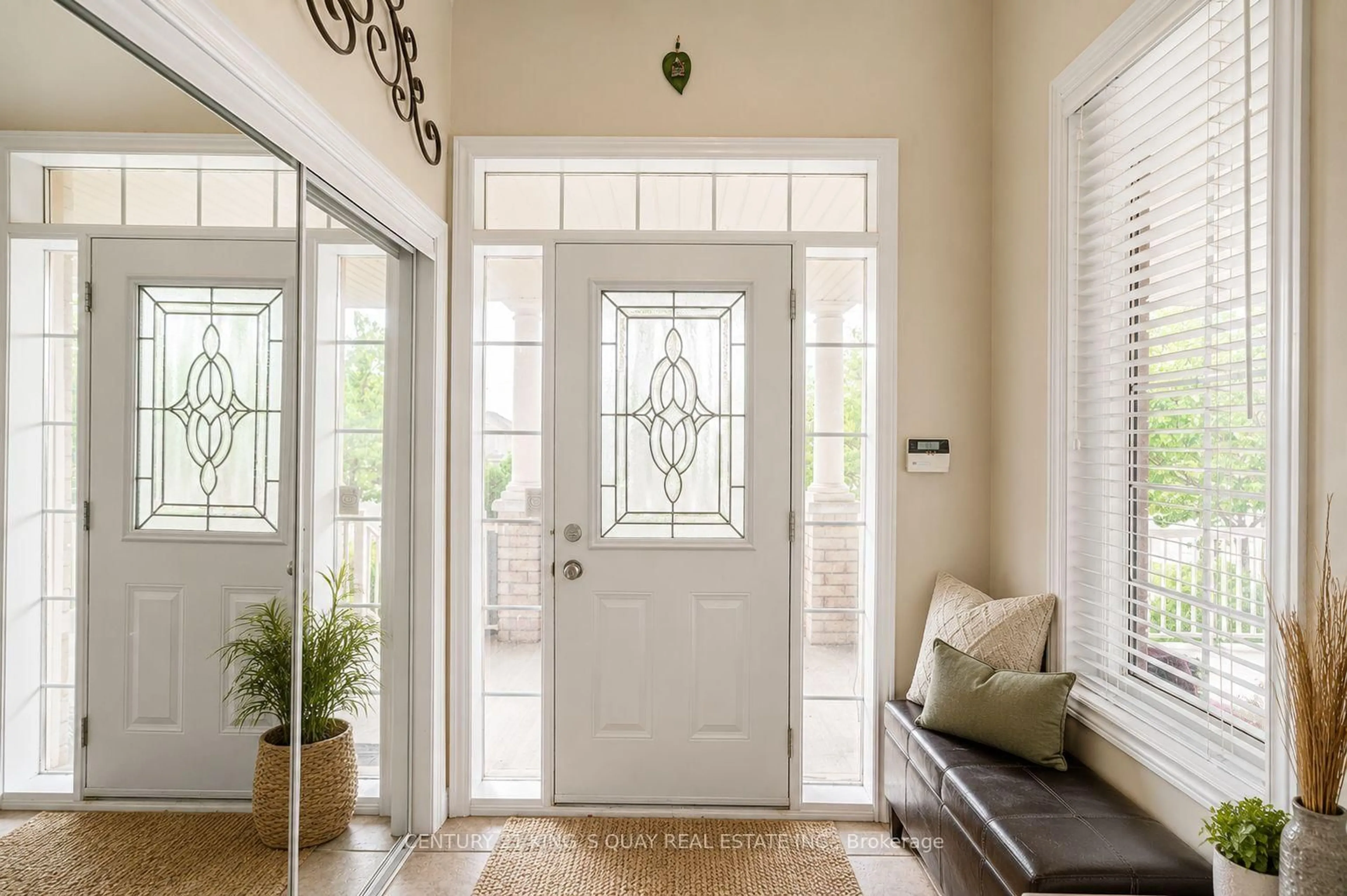 Indoor entryway for 1 Lourakis St, Richmond Hill Ontario L4E 0J6