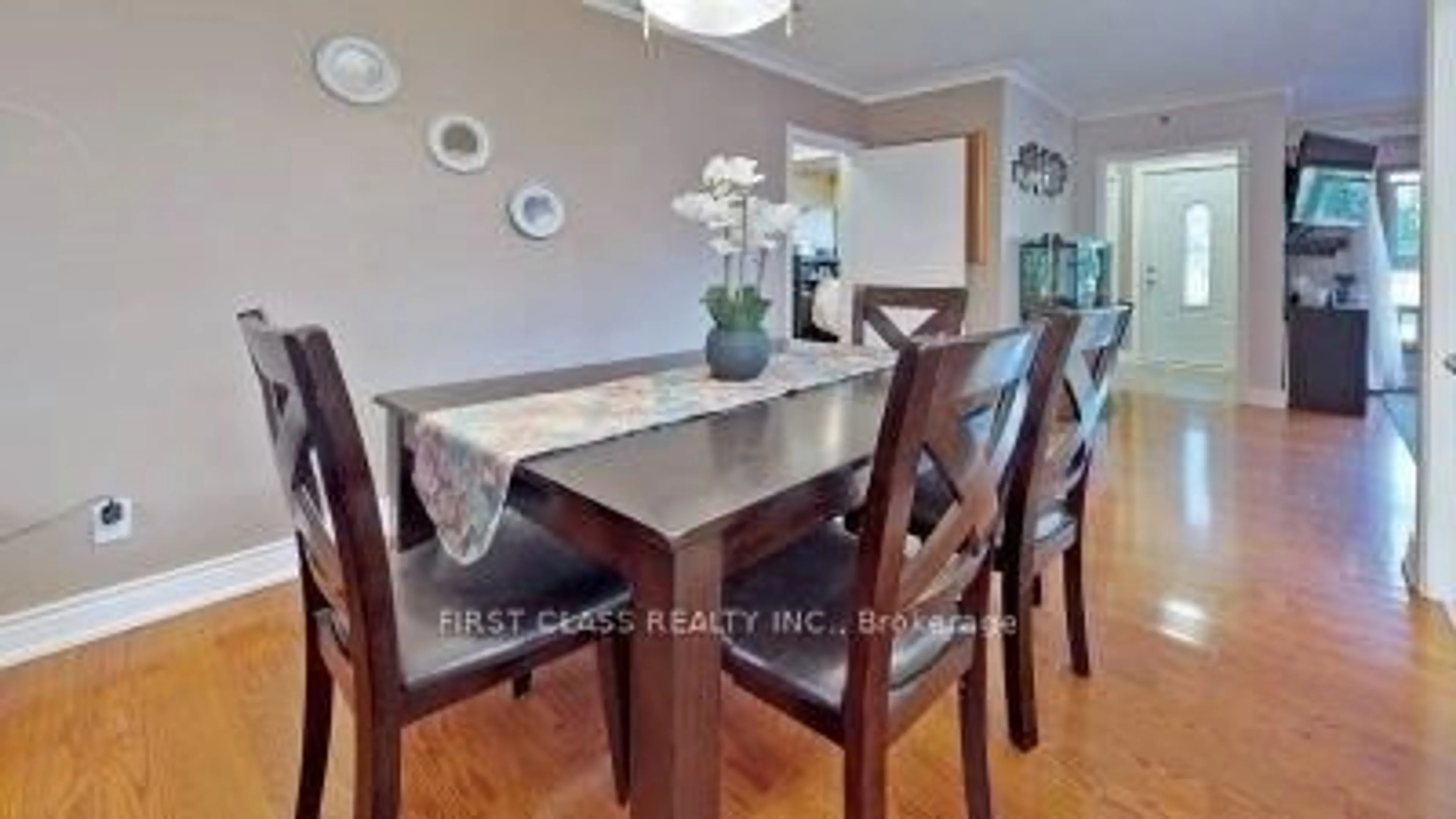 Dining room, wood/laminate floor for 369 Paliser Cres, Richmond Hill Ontario L4C 1S1