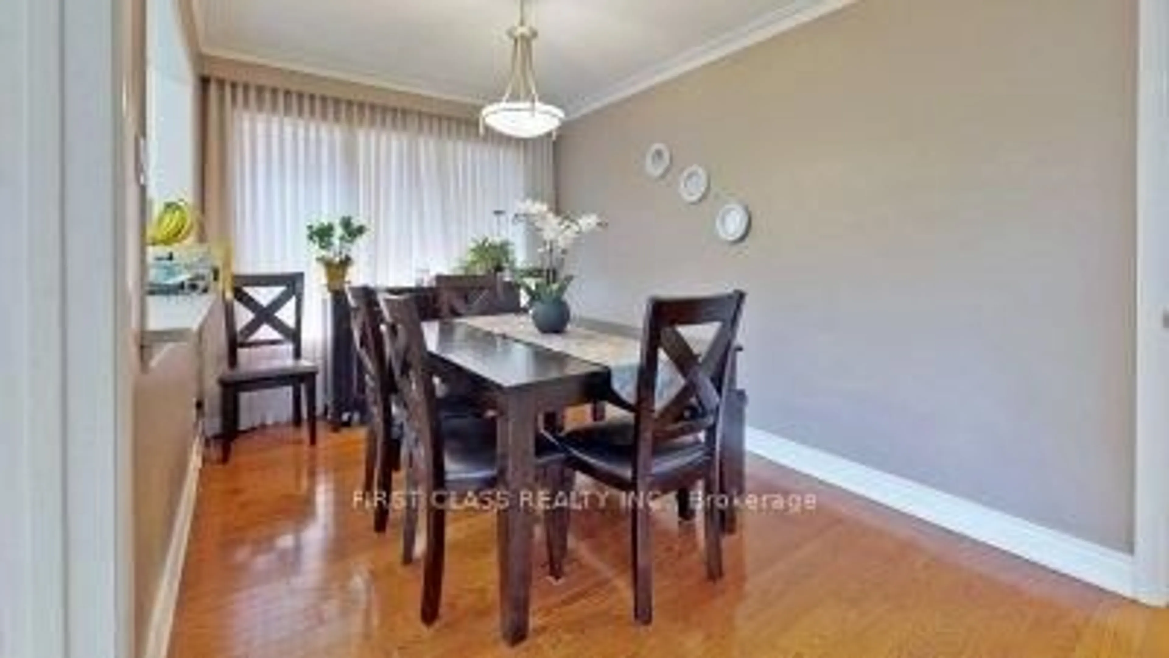Dining room, wood/laminate floor for 369 Paliser Cres, Richmond Hill Ontario L4C 1S1