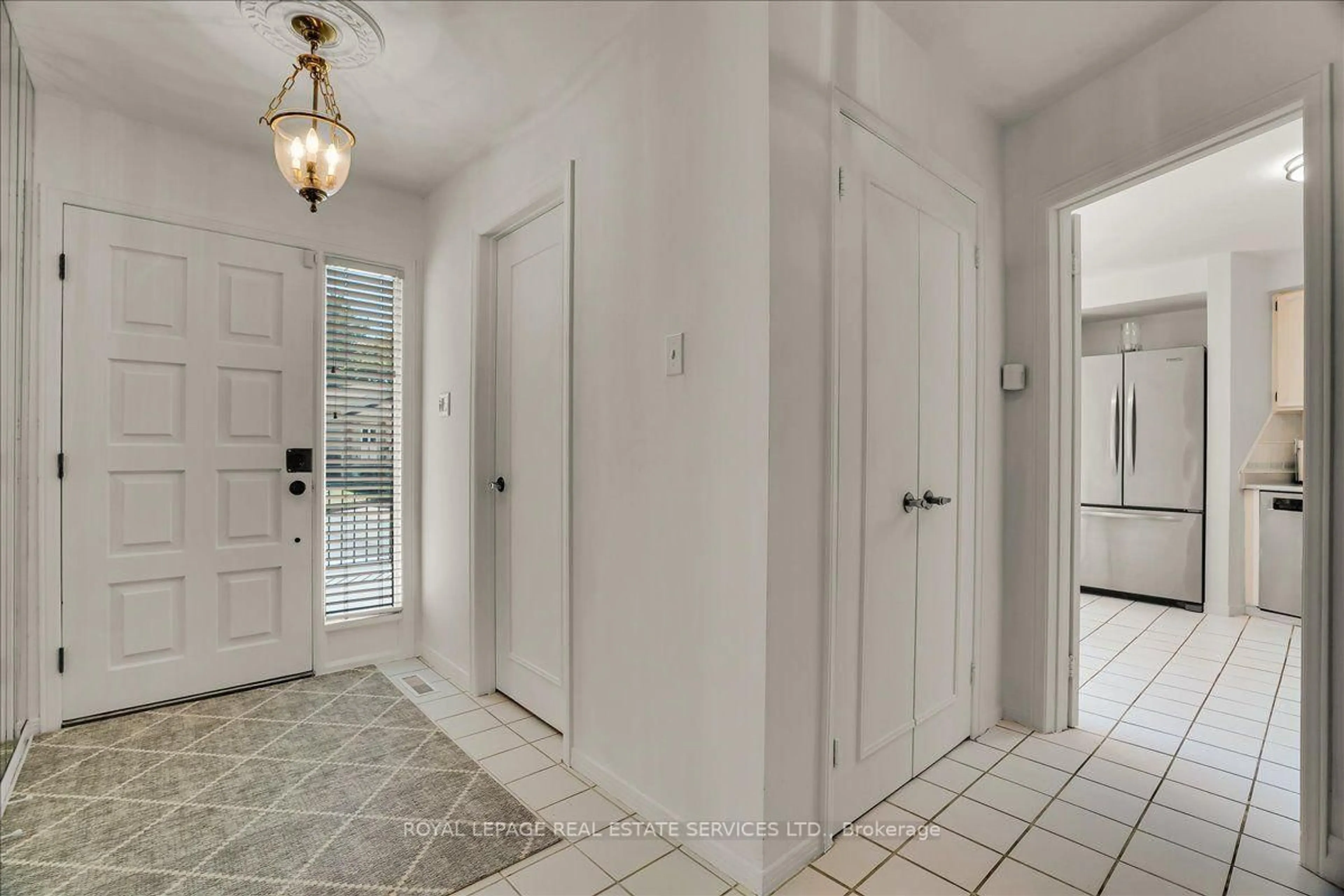 Indoor entryway for 12 Quail Valley Dr #12, Markham Ontario L3T 4R2