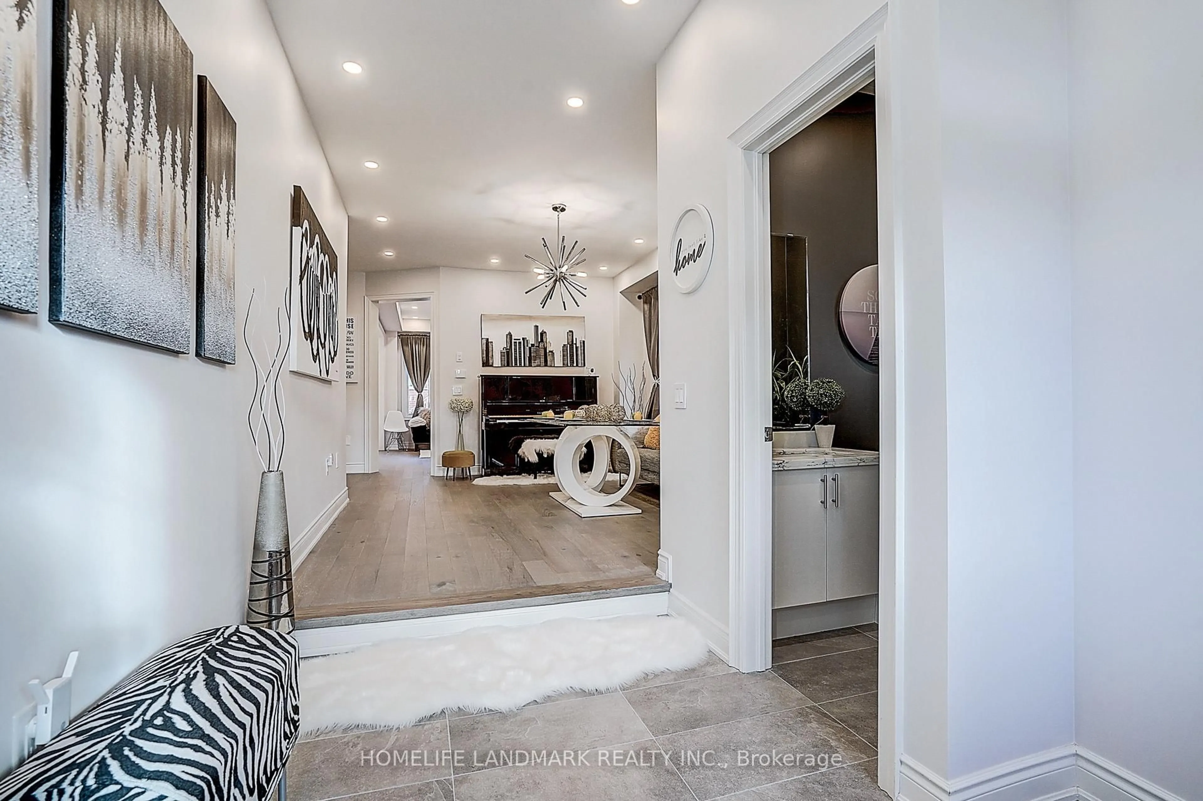 Indoor entryway for 60 Current Dr, Richmond Hill Ontario L4S 0M8