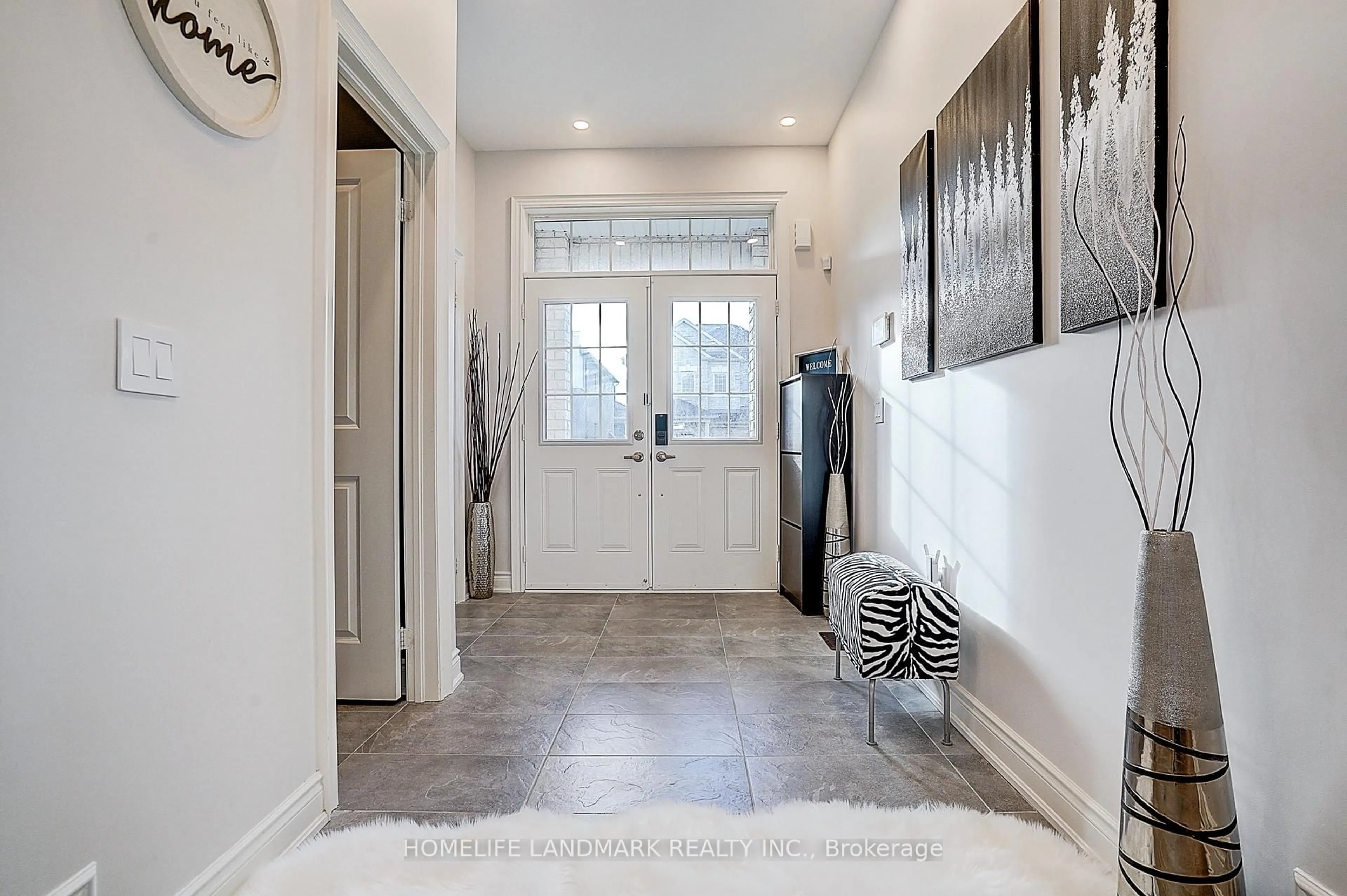 Indoor entryway for 60 Current Dr, Richmond Hill Ontario L4S 0M8