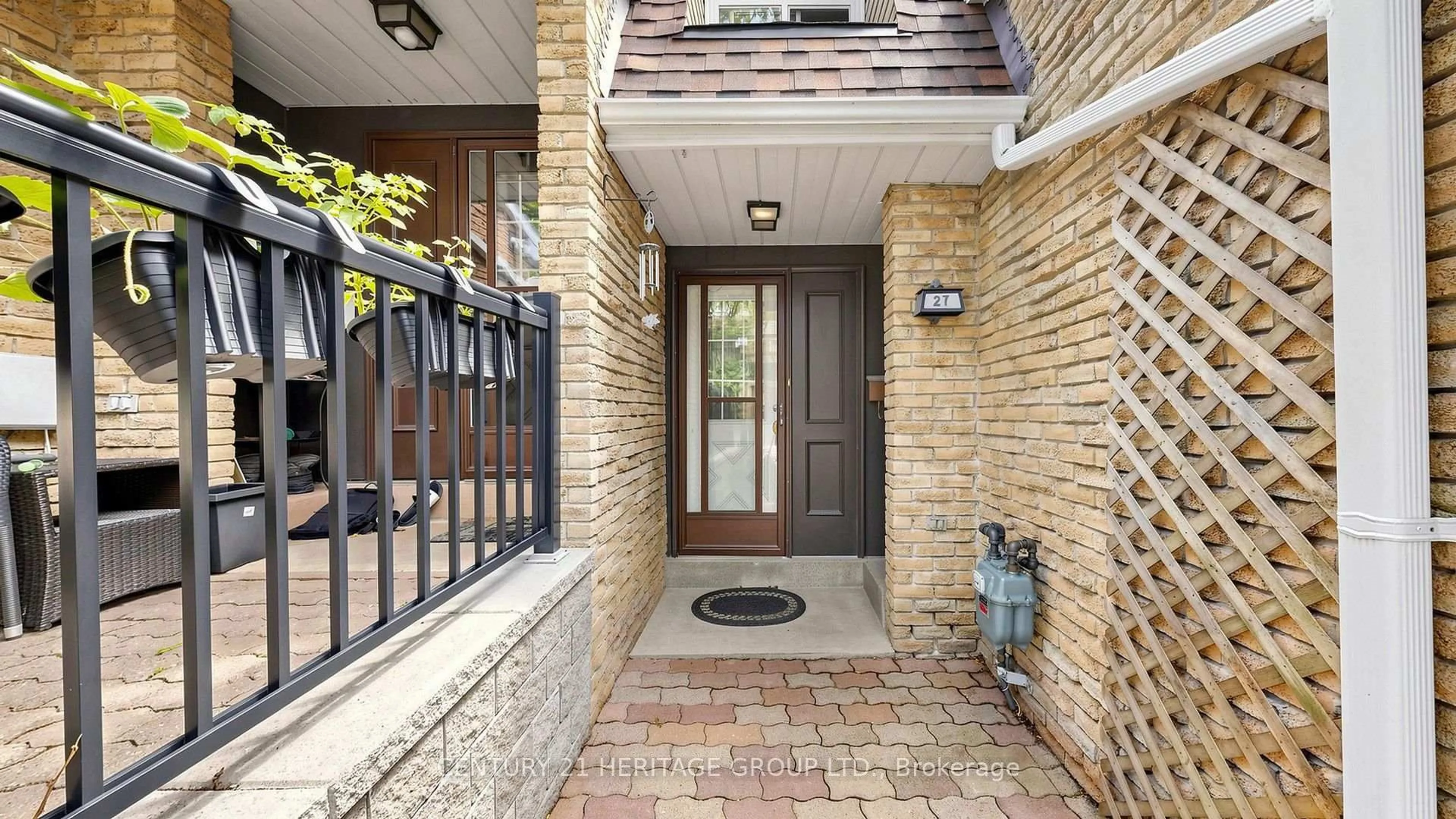 Indoor entryway for 27 Dunkeld Way, Markham Ontario L3T 4Y8