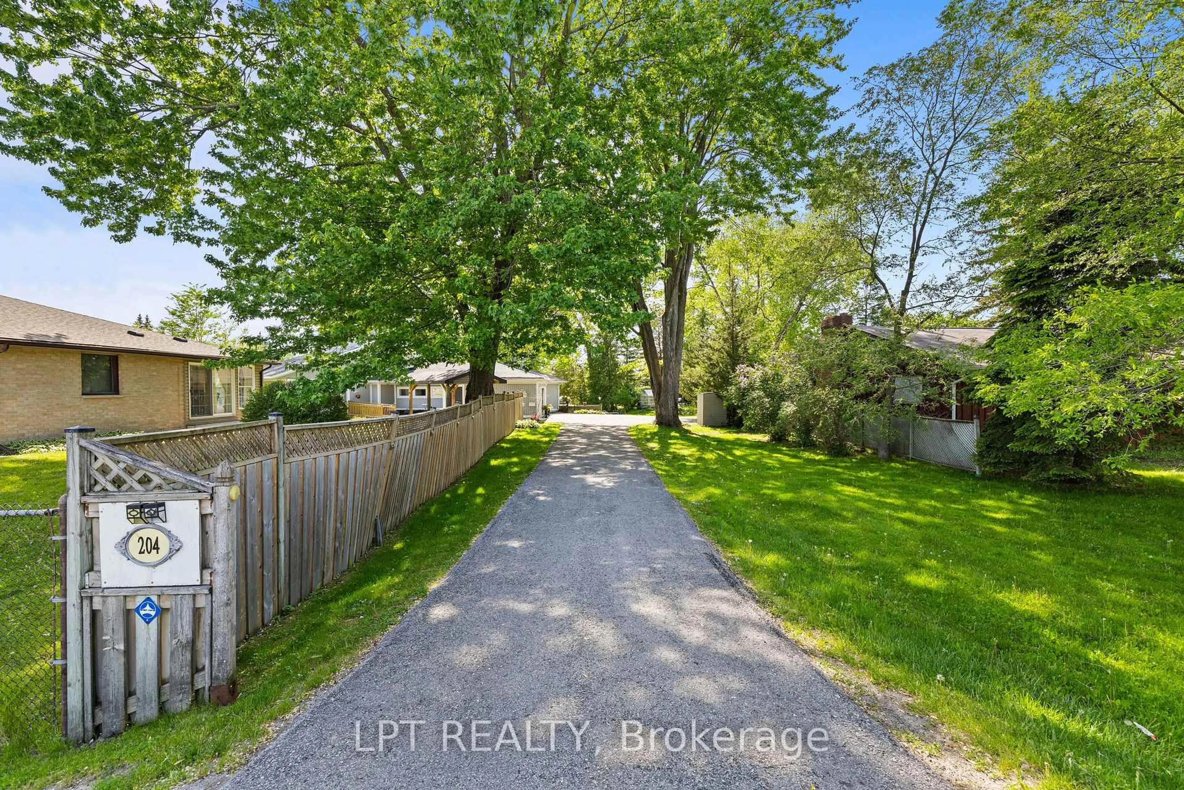 A pic from outside/outdoor area/front of a property/back of a property/a pic from drone, street for 204 The Queensway, Georgina Ontario L4P 2A6