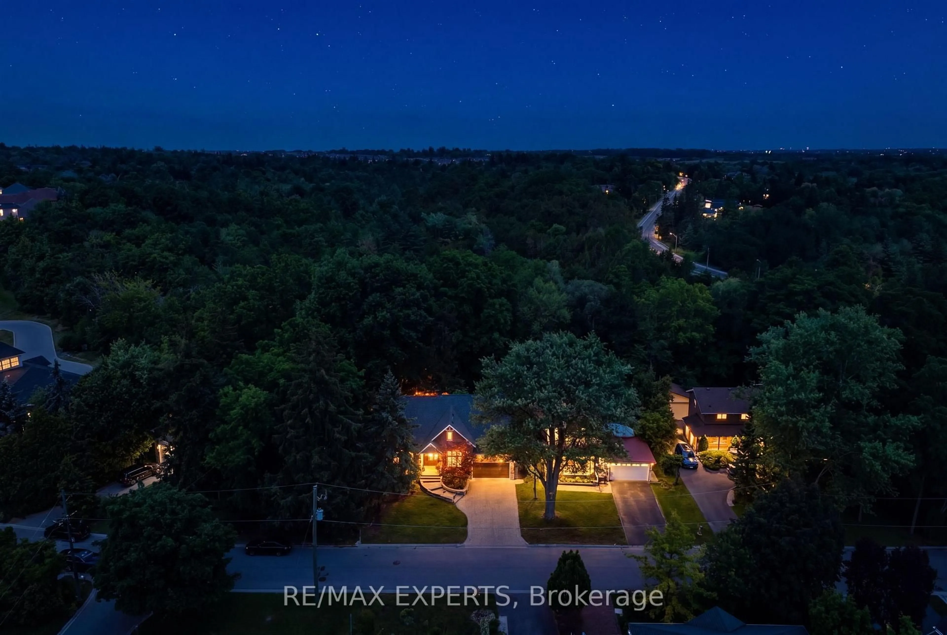 A pic from outside/outdoor area/front of a property/back of a property/a pic from drone, forest/trees view for 91 Napier St, Vaughan Ontario L0J 1C0