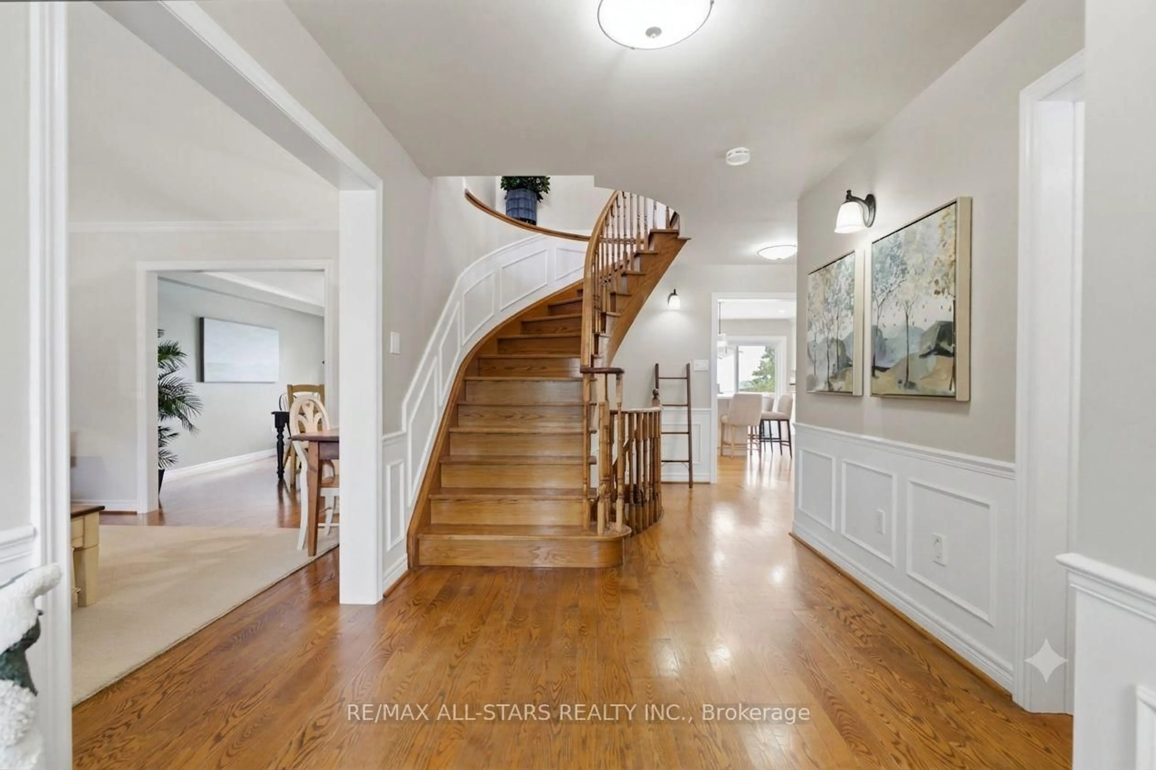 Indoor entryway for 38 Galloway Cres, Uxbridge Ontario L9P 1W8