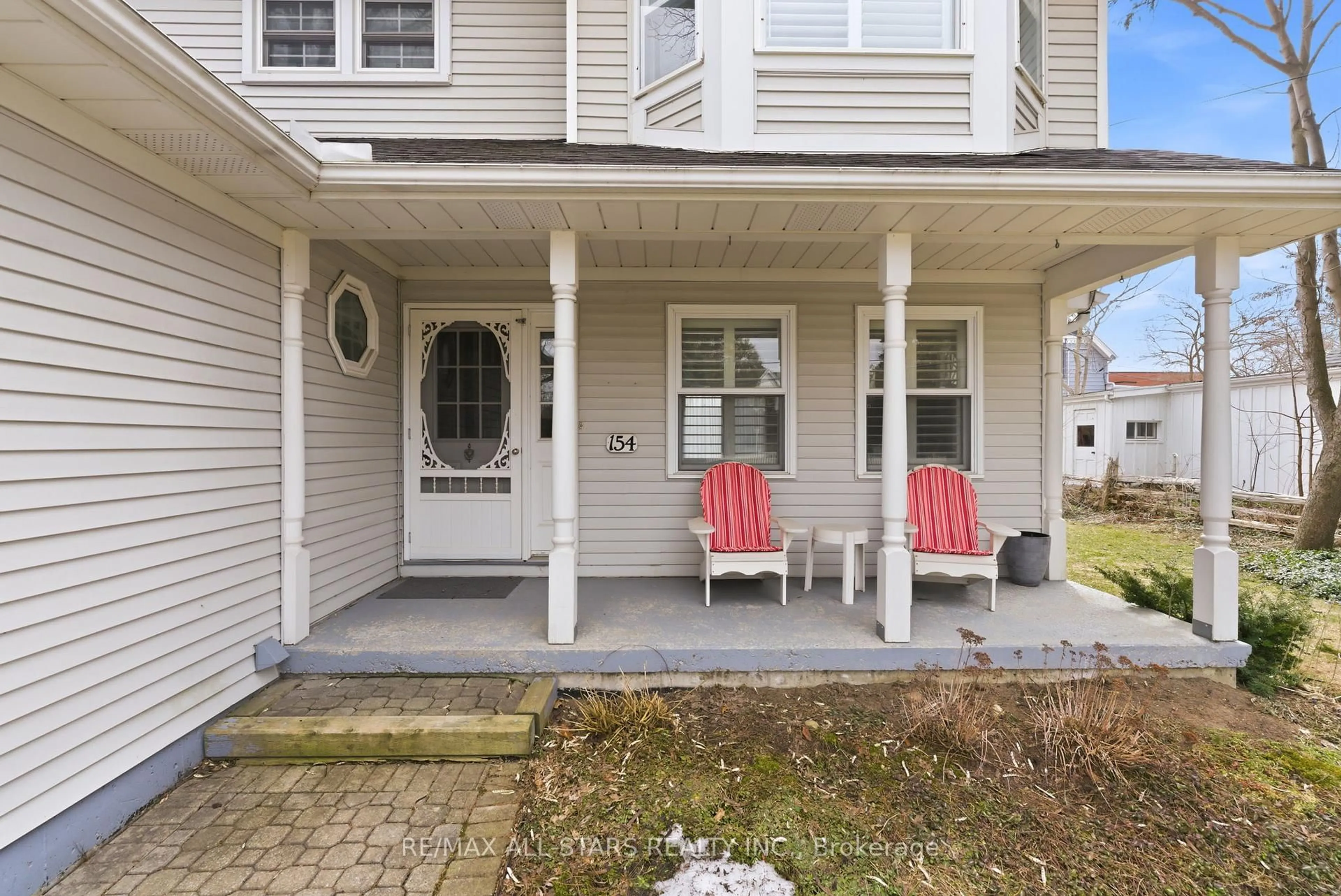 Patio, street for 154 Brock St, Uxbridge Ontario L9P 1K5