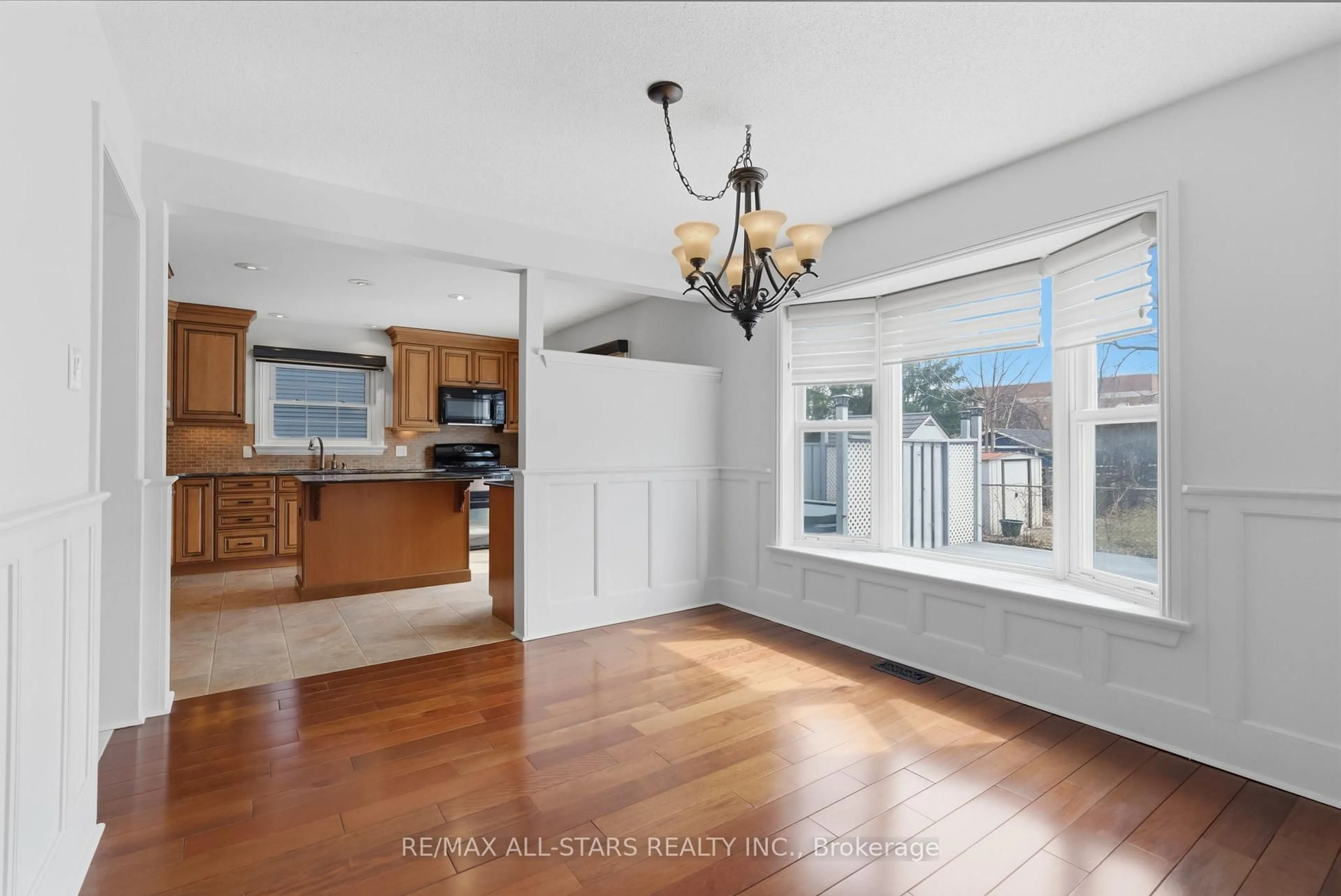 Open concept kitchen, unknown for 154 Brock St, Uxbridge Ontario L9P 1K5