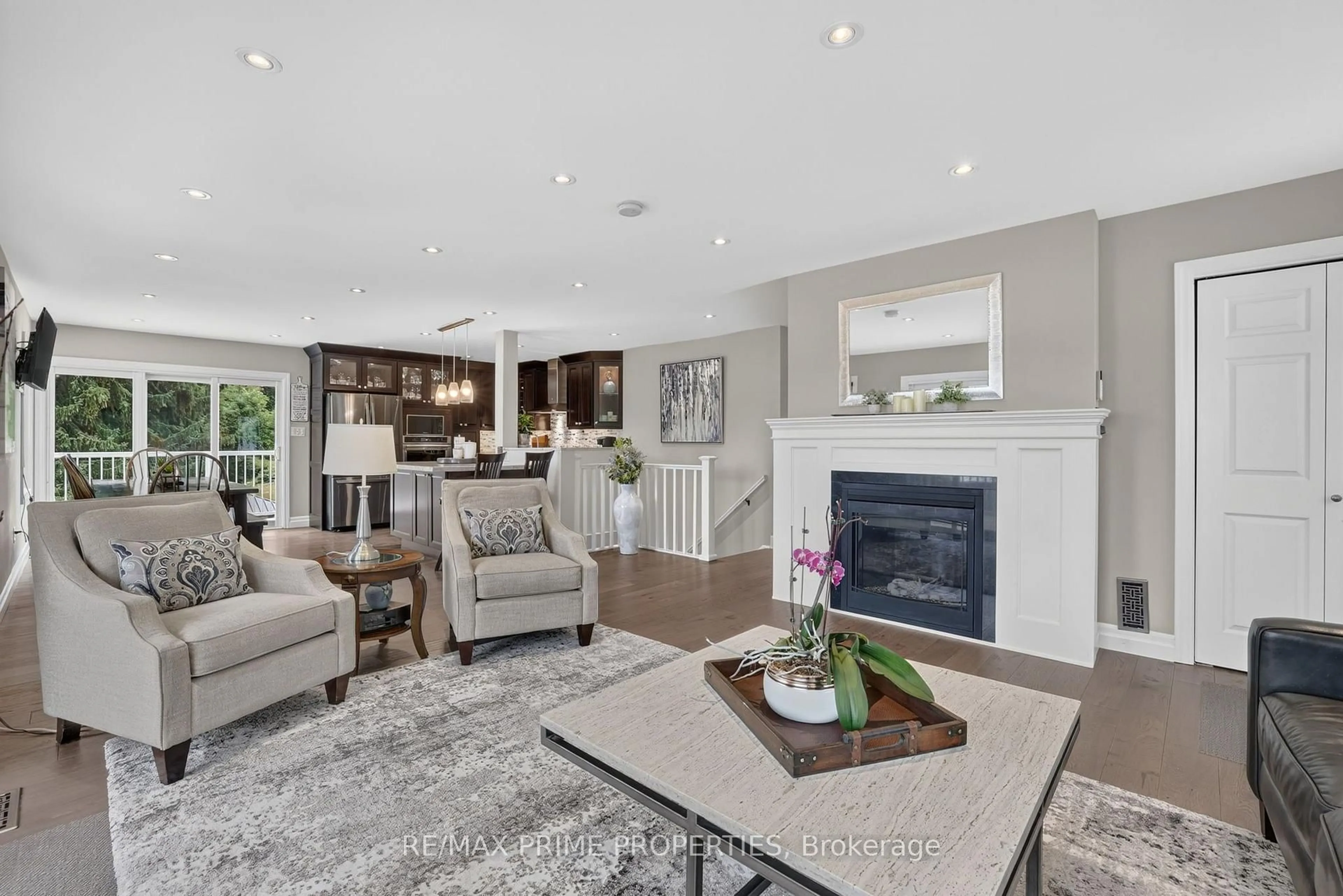 Living room with furniture, unknown for 8538 Old Shiloh Rd, Georgina Ontario L0E 1N0