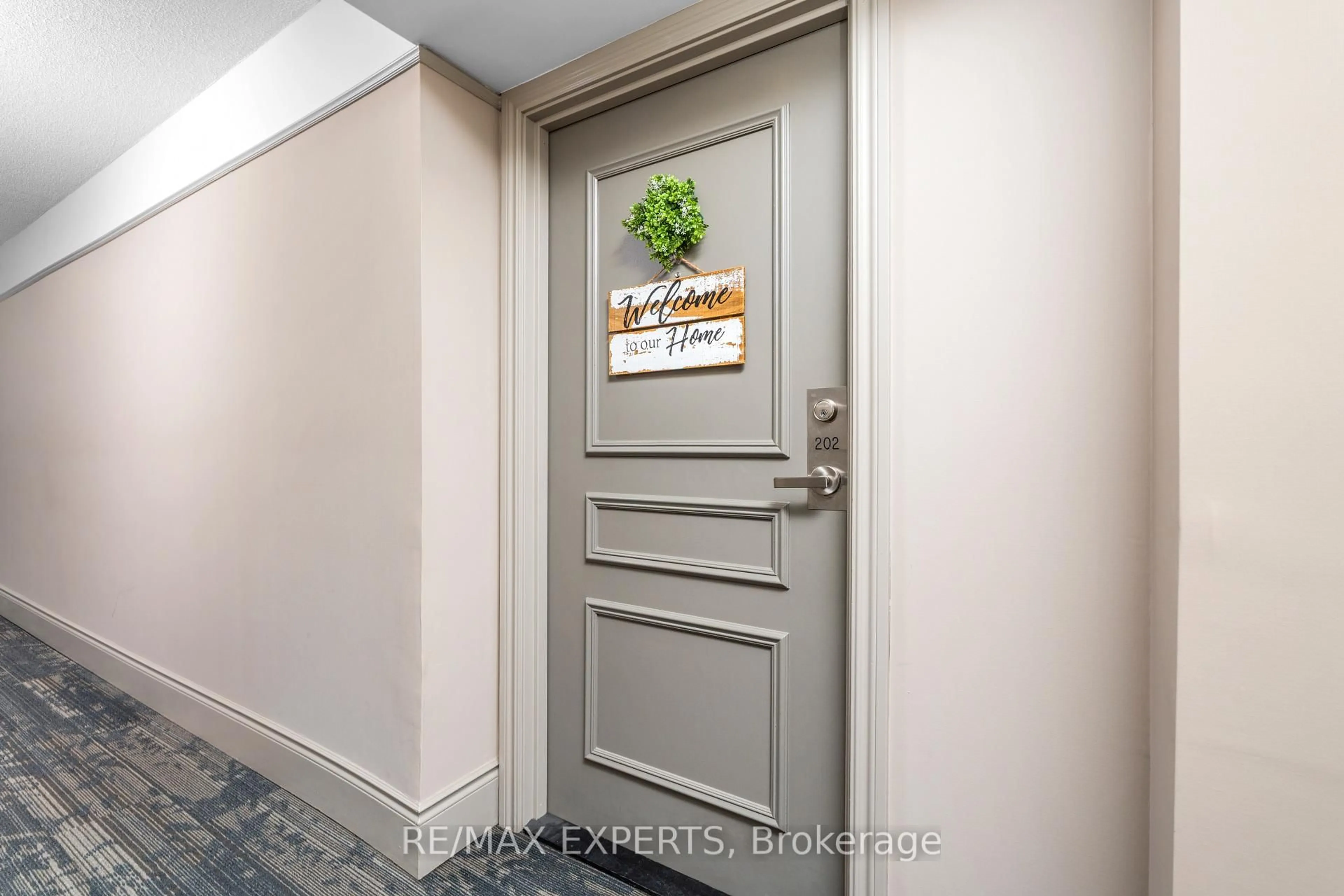 Indoor entryway for 8026 Kipling Ave #202, Vaughan Ontario L4L 2A1