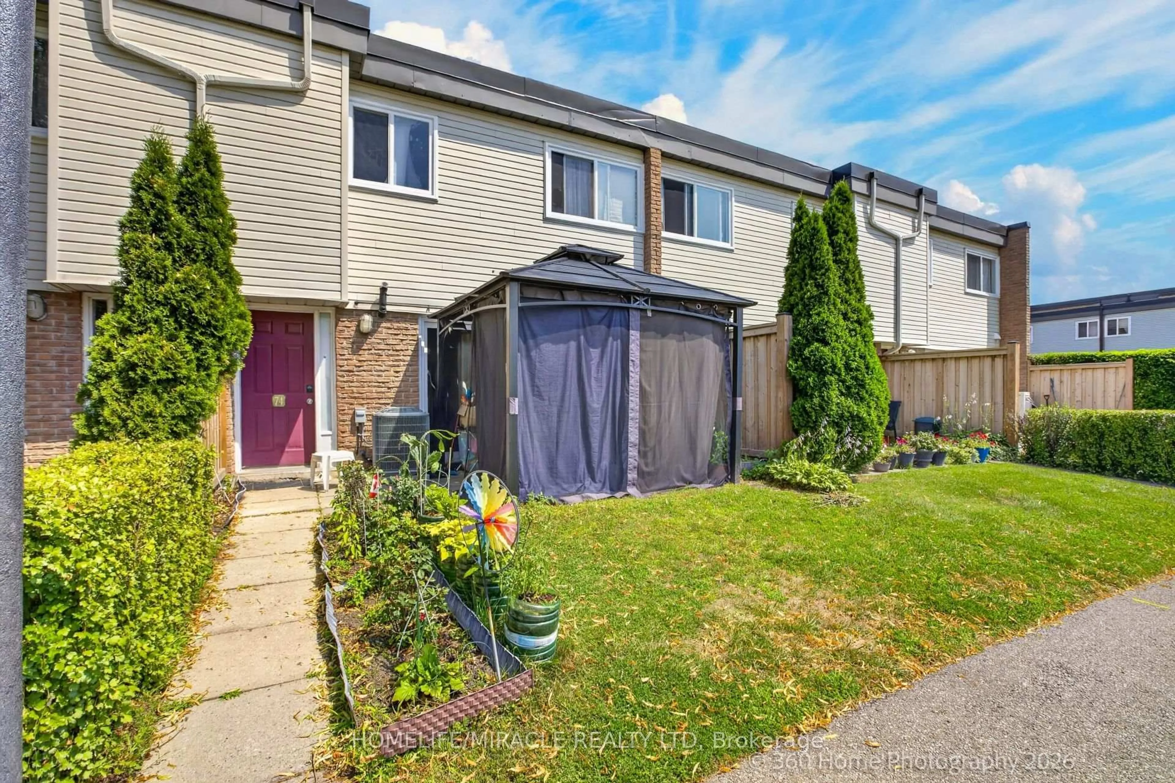 Patio, street for 74 Springfair Ave #165, Aurora Ontario L4G 3M2