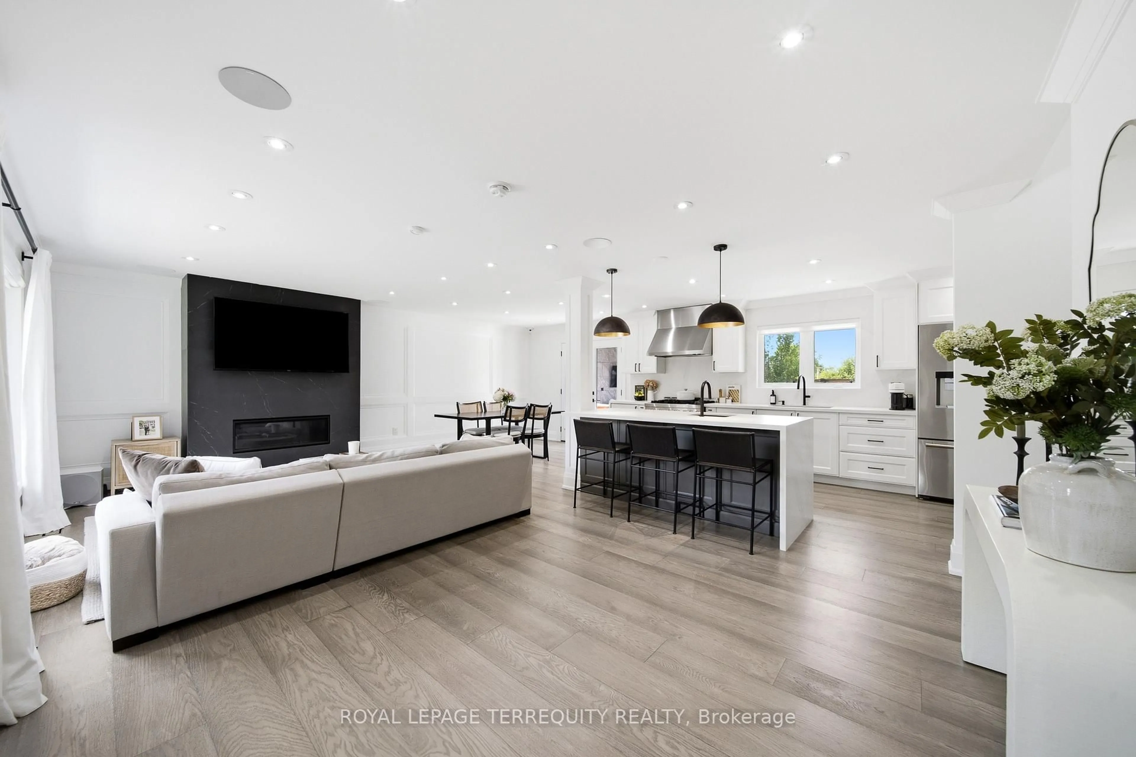 Open concept kitchen, unknown for 196 Dew St, King Ontario L7B 1L1