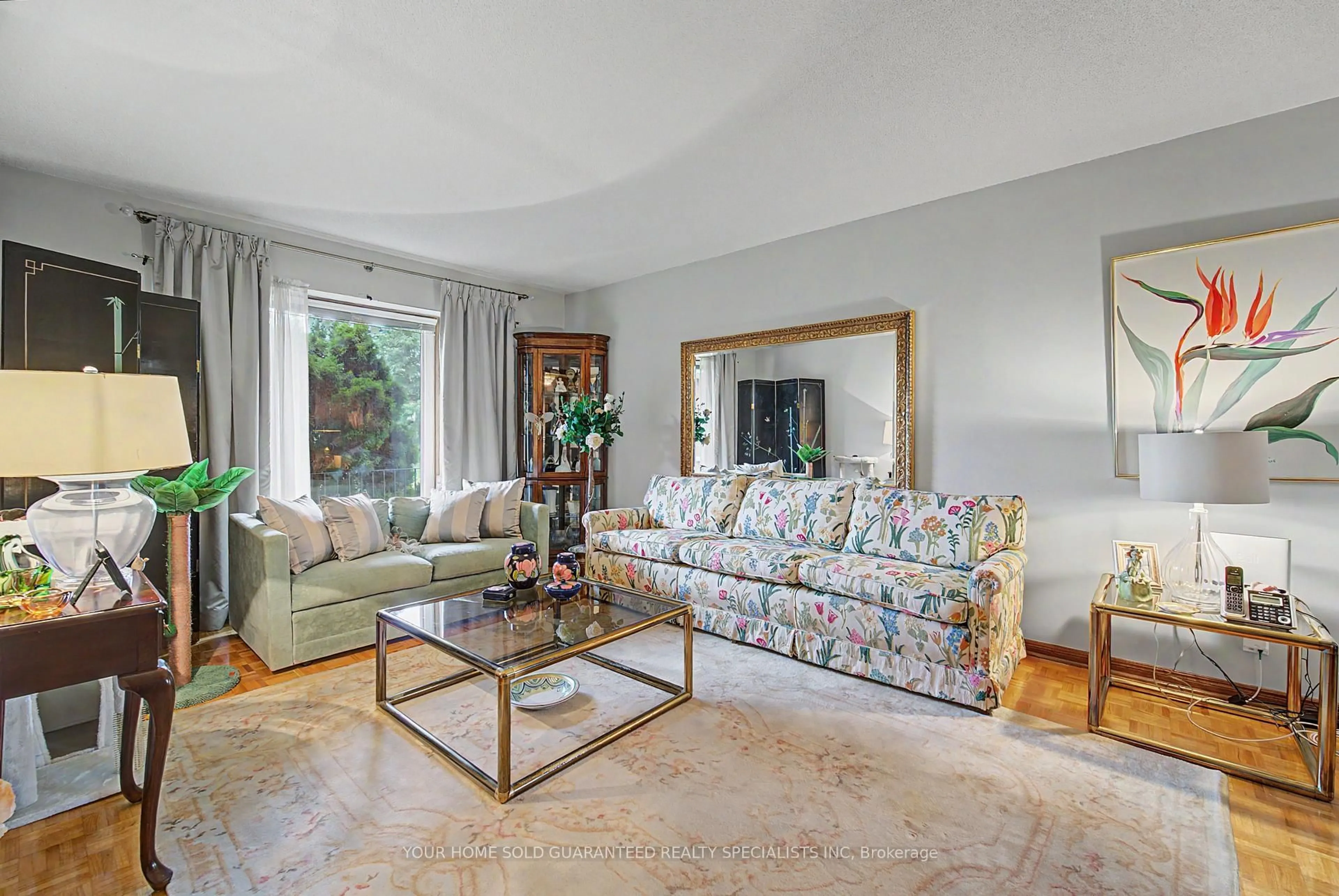 Living room with furniture, unknown for 265 Dante Crt, Vaughan Ontario L4L 7W8