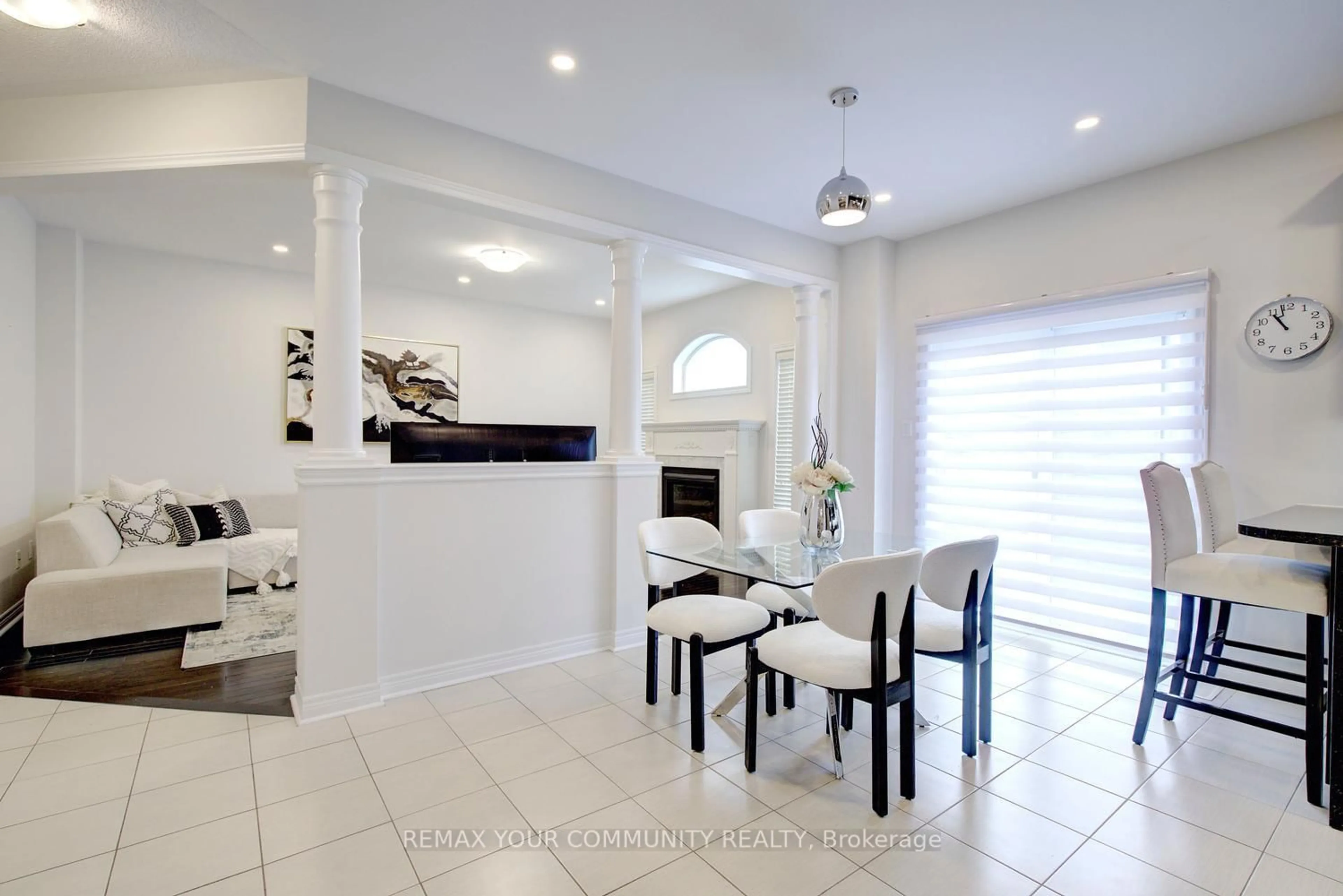 Dining room, ceramic/tile floor for 378 Lauderdale Dr, Vaughan Ontario L6A 4K9