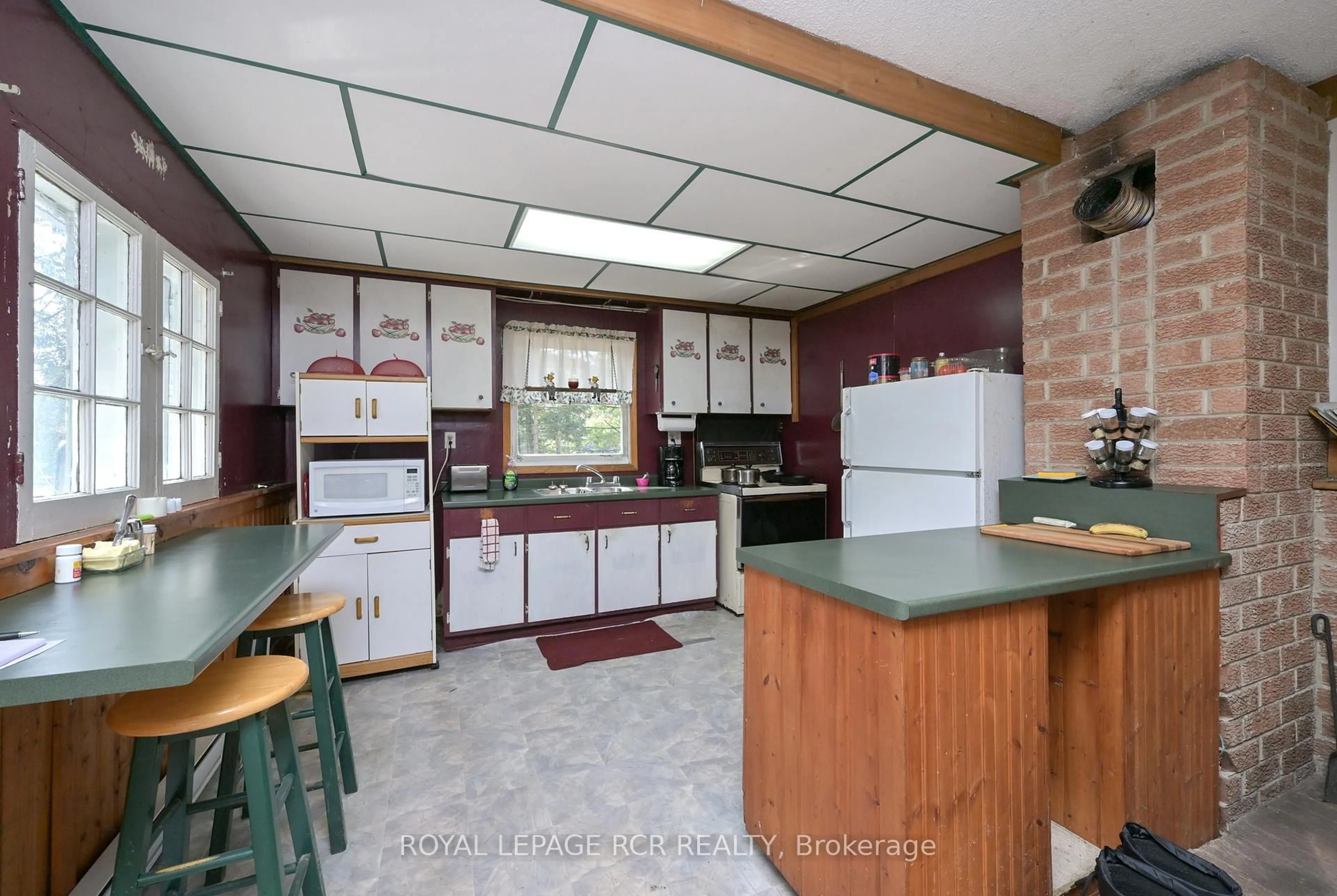 Standard kitchen, ceramic/tile floor for 7262 County Road 13, Adjala-Tosorontio Ontario L0M 1M0
