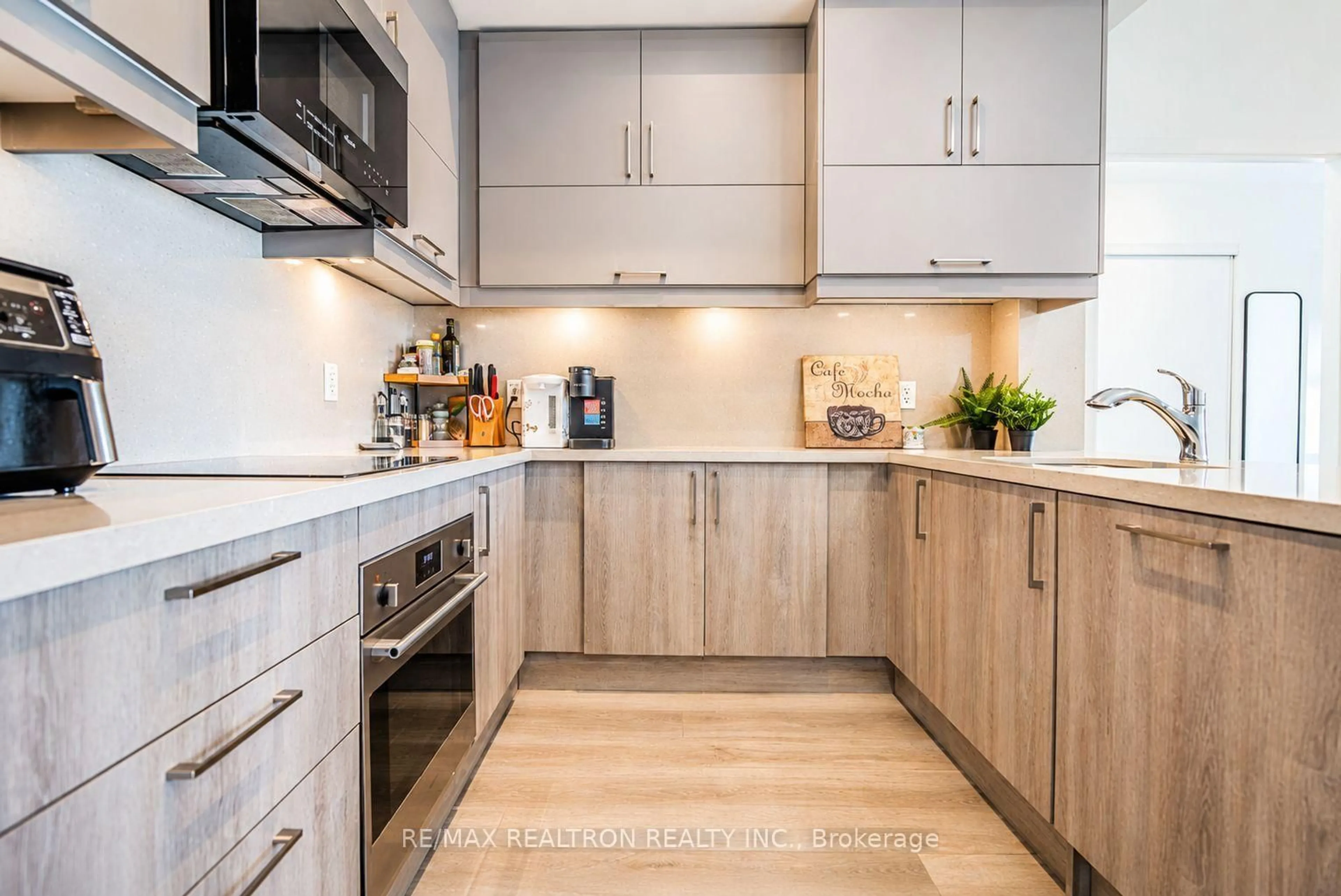 Contemporary kitchen, wood/laminate floor for 8119 Birchmount Rd #1809A, Markham Ontario L6G 0H5