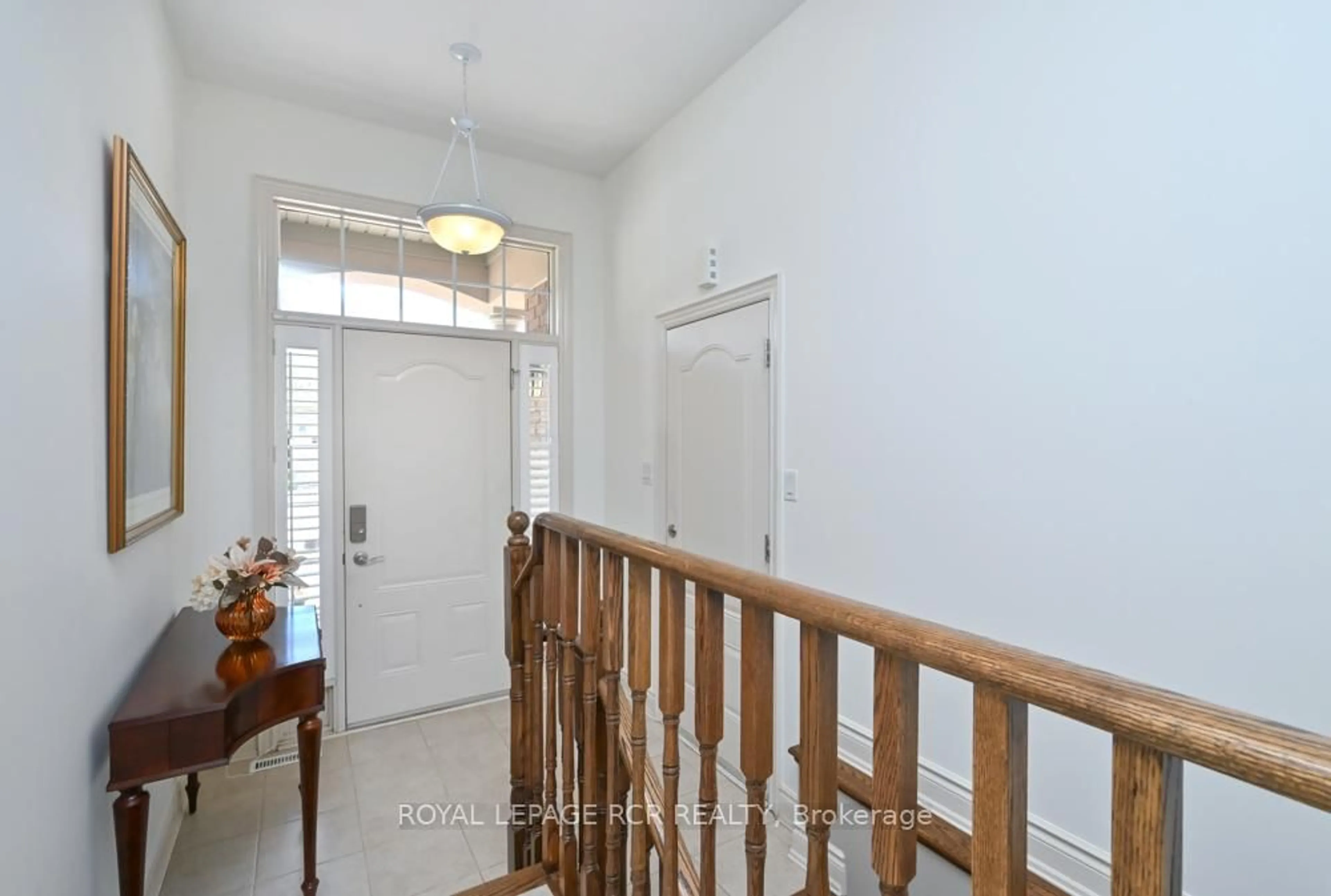 Indoor entryway for 164 Ridge Way, New Tecumseth Ontario L9R 0H3