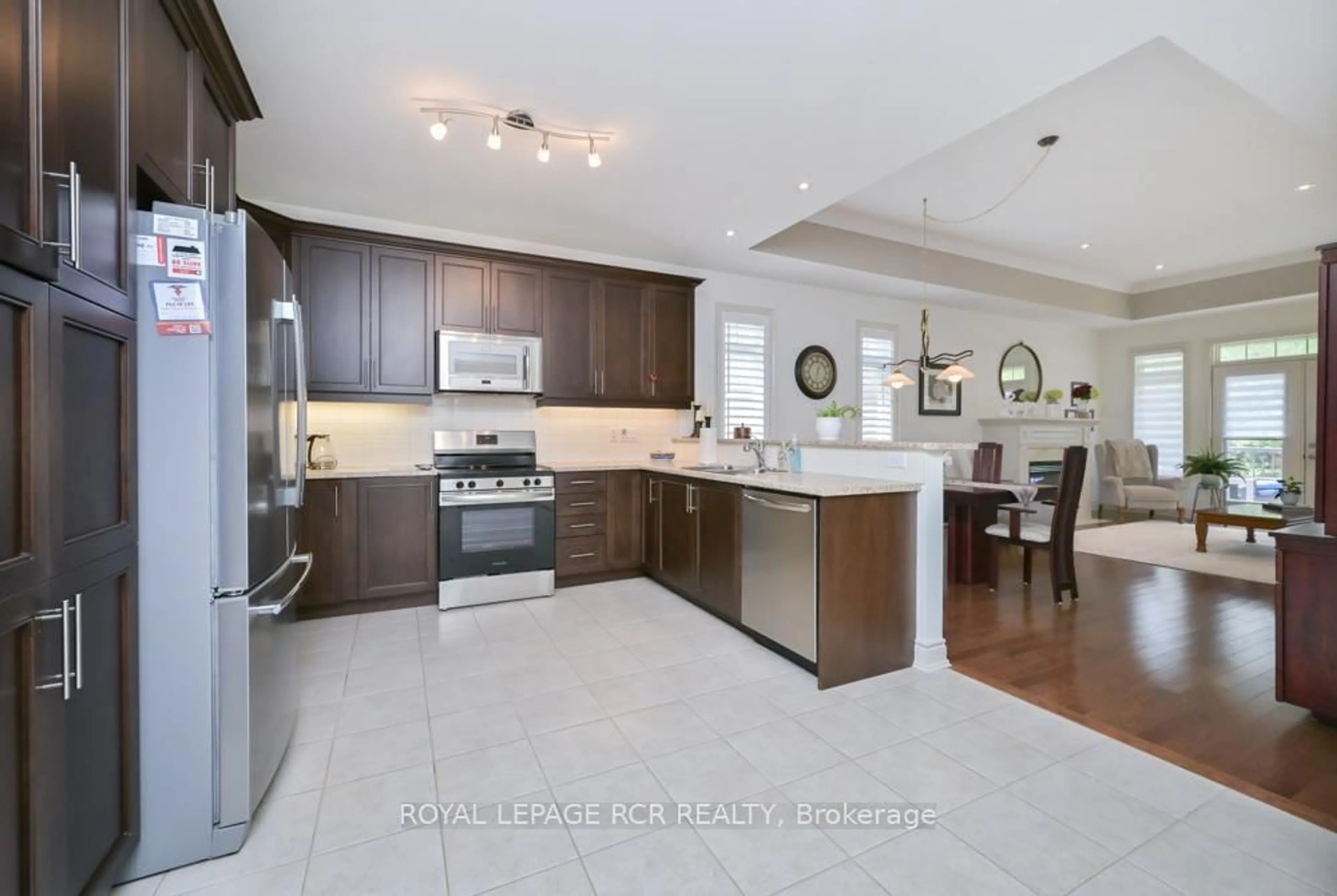 Open concept kitchen, ceramic/tile floor for 164 Ridge Way, New Tecumseth Ontario L9R 0H3